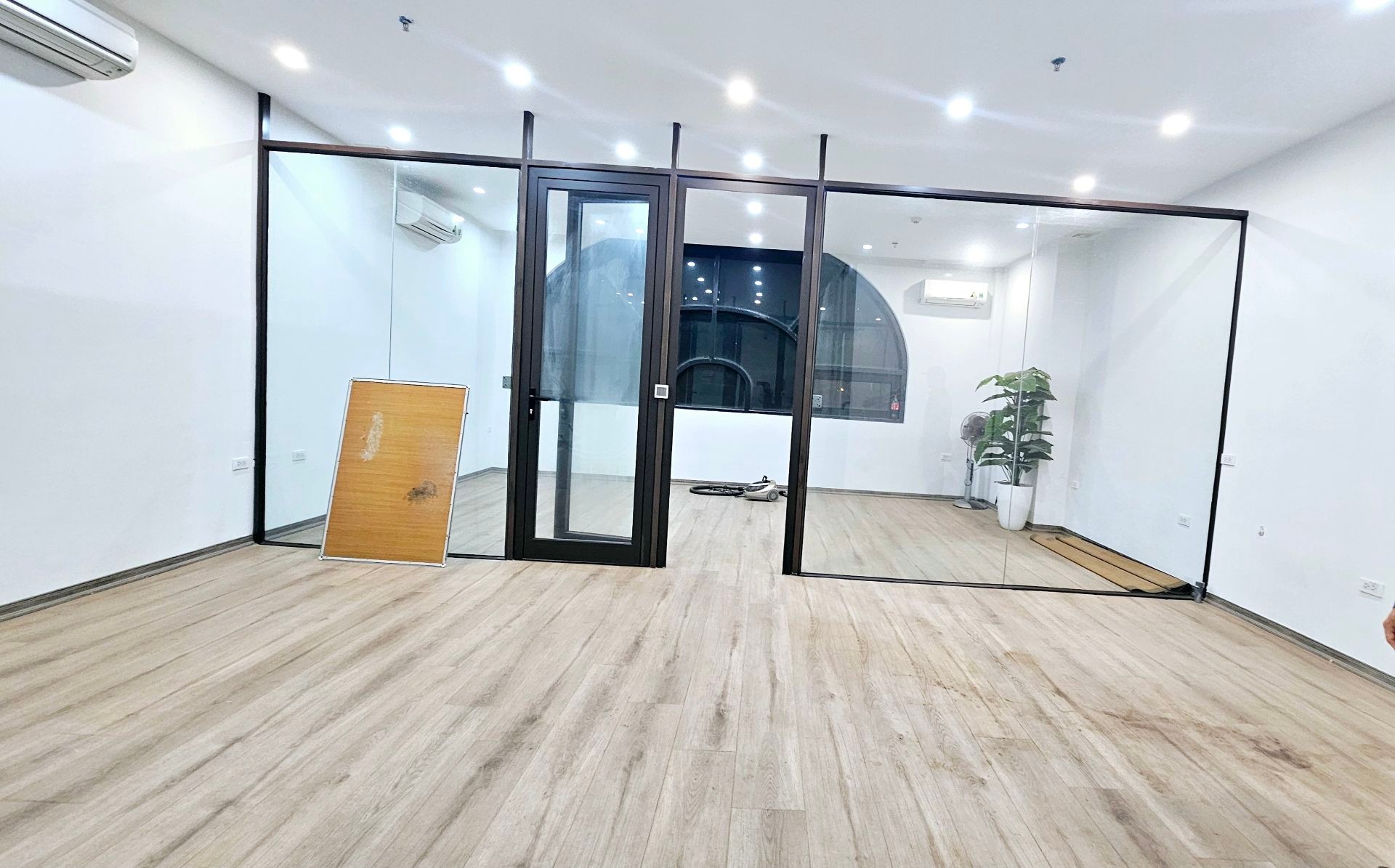 Bán nhà Đại Từ - diện tích 55m2 2 tầng - Căn hộ shophouse khối đế - giá 9 tỷ