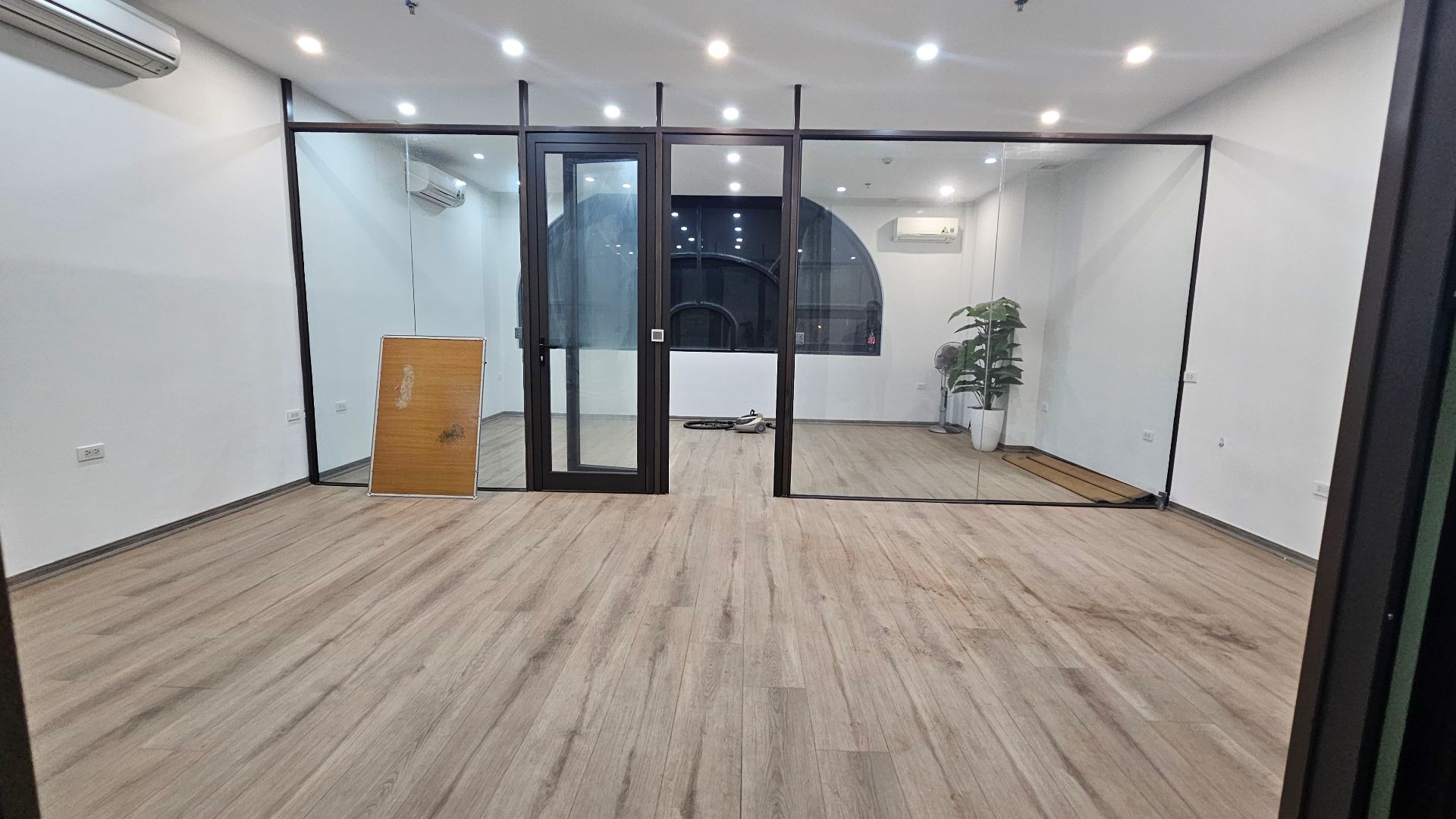 Bán nhà Đại Từ - diện tích 55m2 2 tầng - Căn hộ shophouse khối đế - giá 9 tỷ