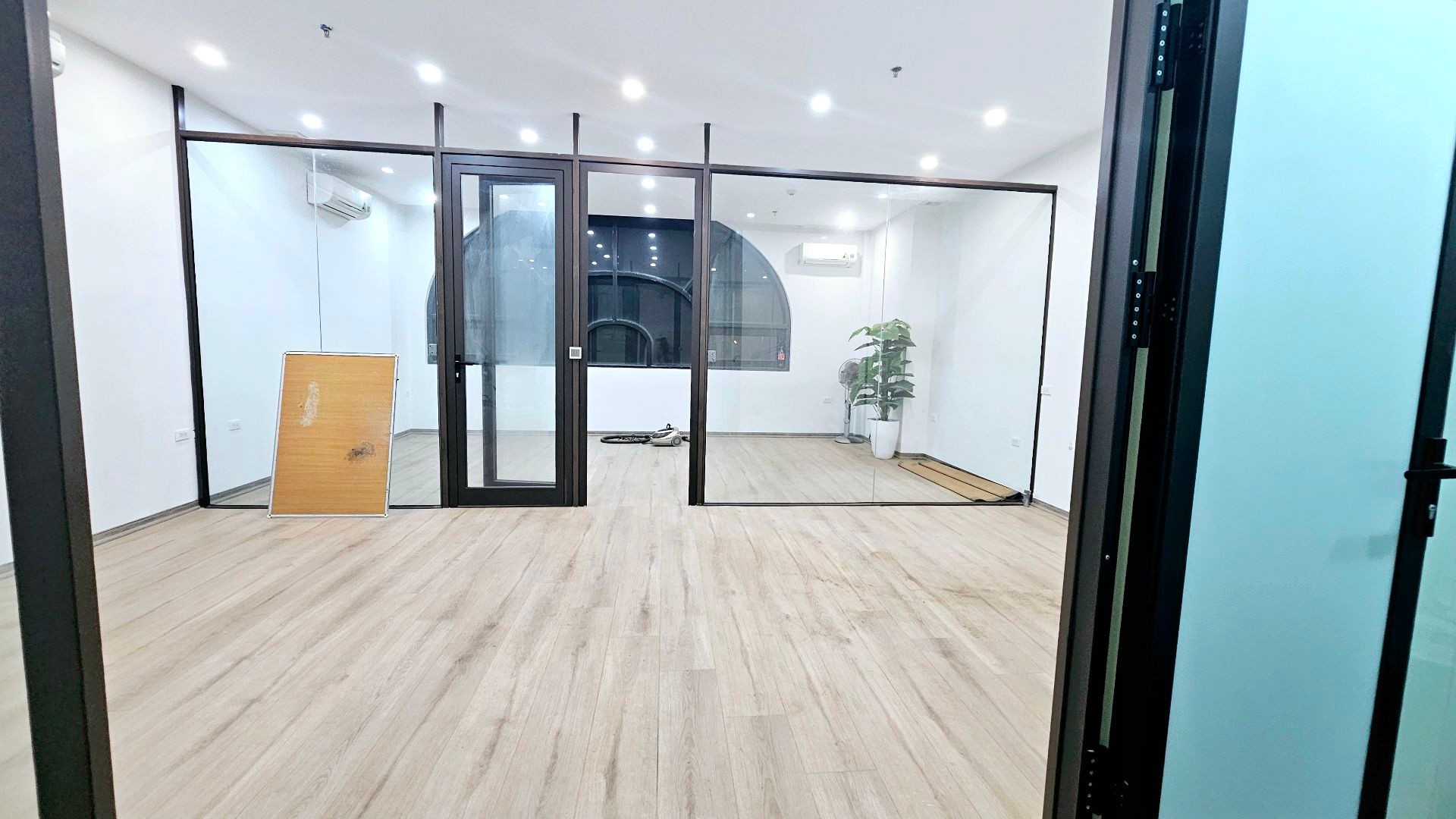 Bán nhà Đại Từ - diện tích 55m2 2 tầng - Căn hộ shophouse khối đế - giá 9 tỷ