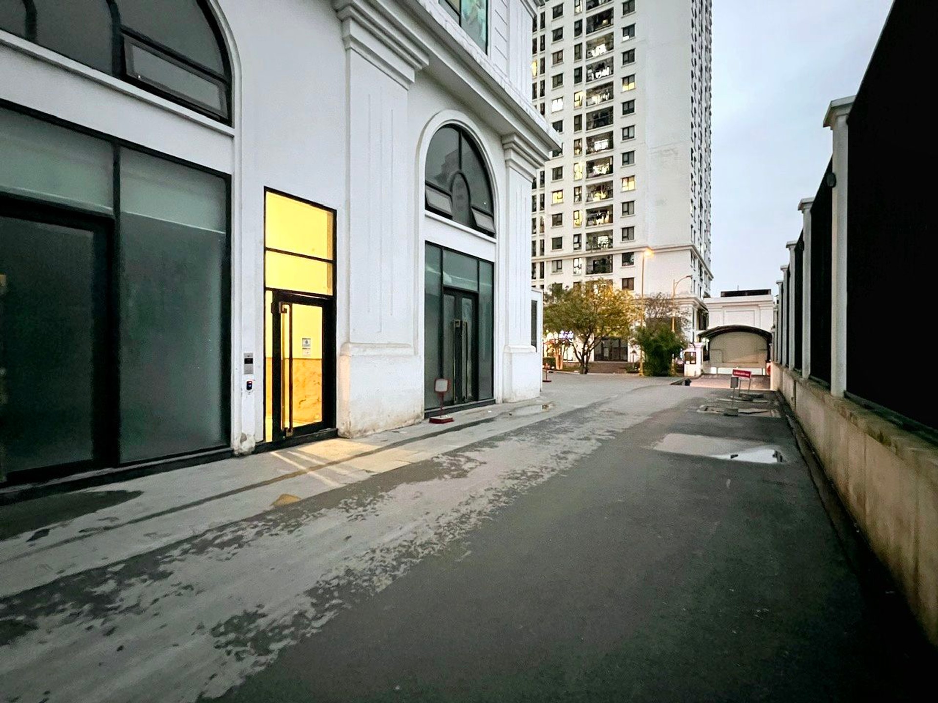 Bán nhà Đại Từ - diện tích 55m2 2 tầng - Căn hộ shophouse khối đế - giá 9 tỷ