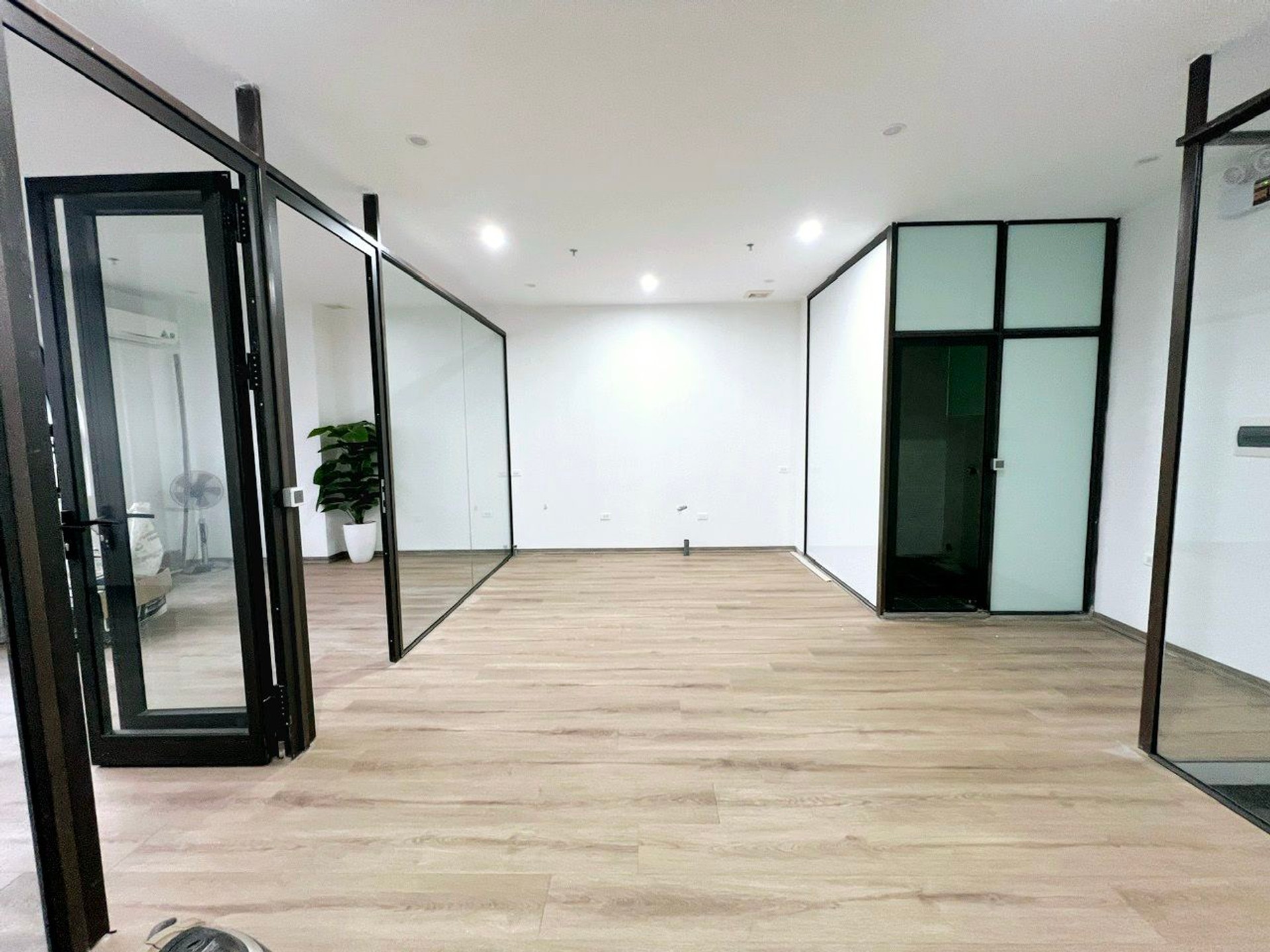 Bán nhà Đại Từ - diện tích 55m2 2 tầng - Căn hộ shophouse khối đế - giá 9 tỷ
