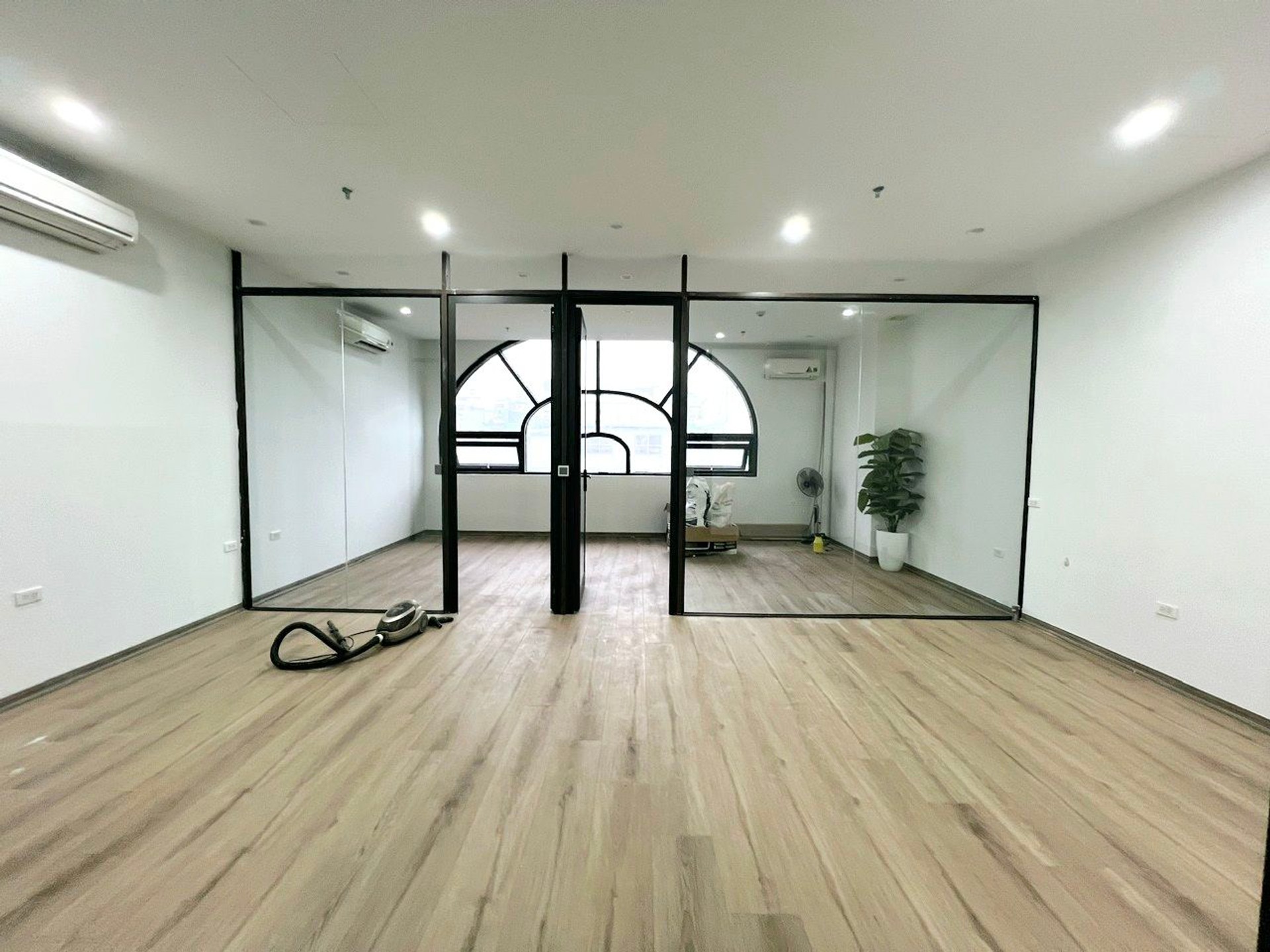 Bán nhà Đại Từ - diện tích 55m2 2 tầng - Căn hộ shophouse khối đế - giá 9 tỷ