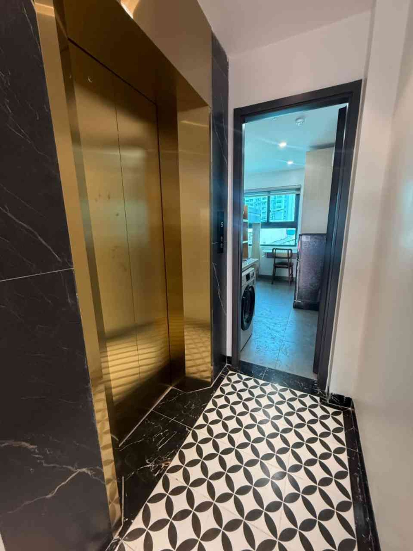 Bán nhà Trương Định - diện tích 35m2 7 tầng - Ngõ ô tô - giá 10,85 tỷ