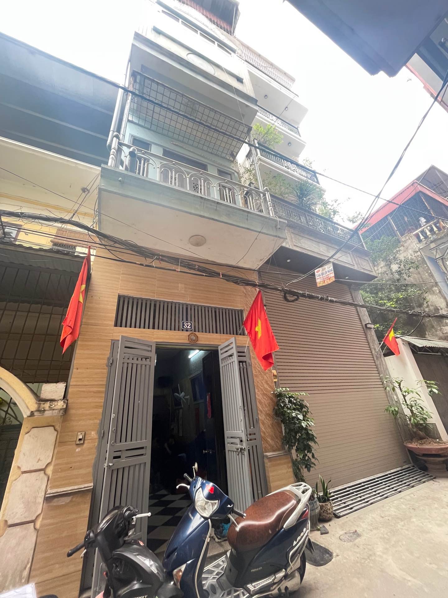 Bán nhà Hoàng Mai - diện tích 35m2 3 tầng - Ô tô tránh - giá 11,6 tỷ