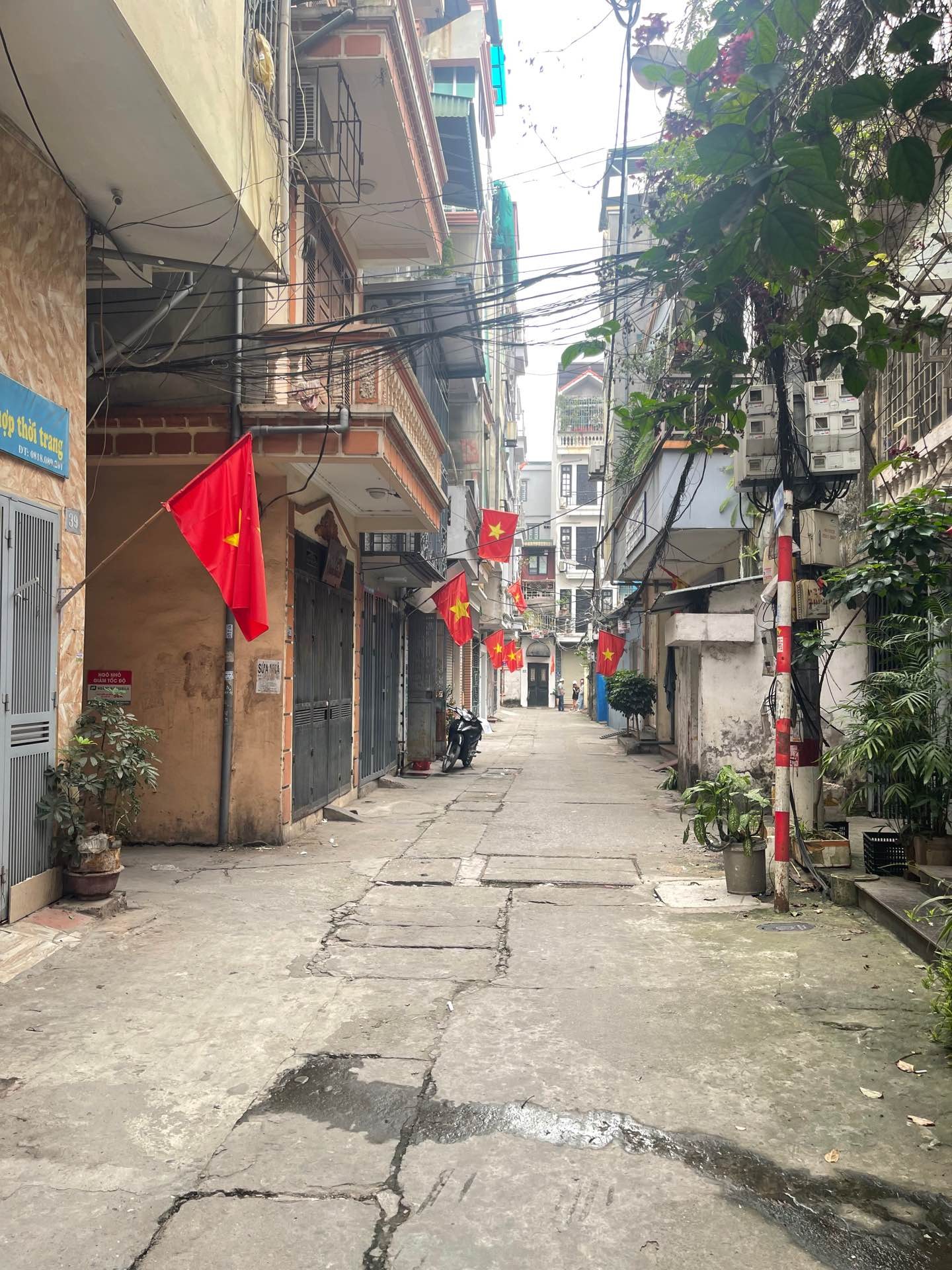 Bán nhà Hoàng Mai - diện tích 35m2 3 tầng - Ô tô tránh - giá 11,6 tỷ