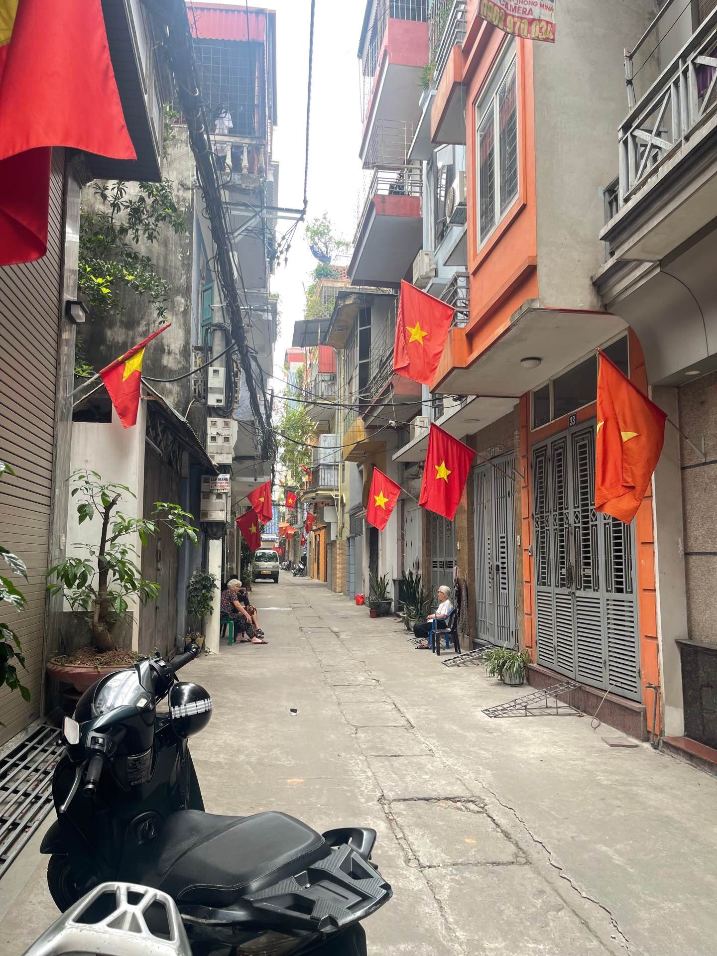 Bán nhà Hoàng Mai - diện tích 35m2 3 tầng - Ô tô tránh - giá 11,6 tỷ