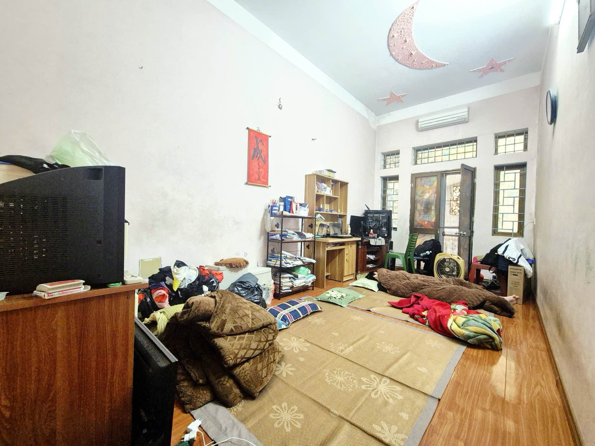 Bán nhà Hoàng Mai - diện tích 35m2 3 tầng - Ô tô tránh - giá 11,6 tỷ