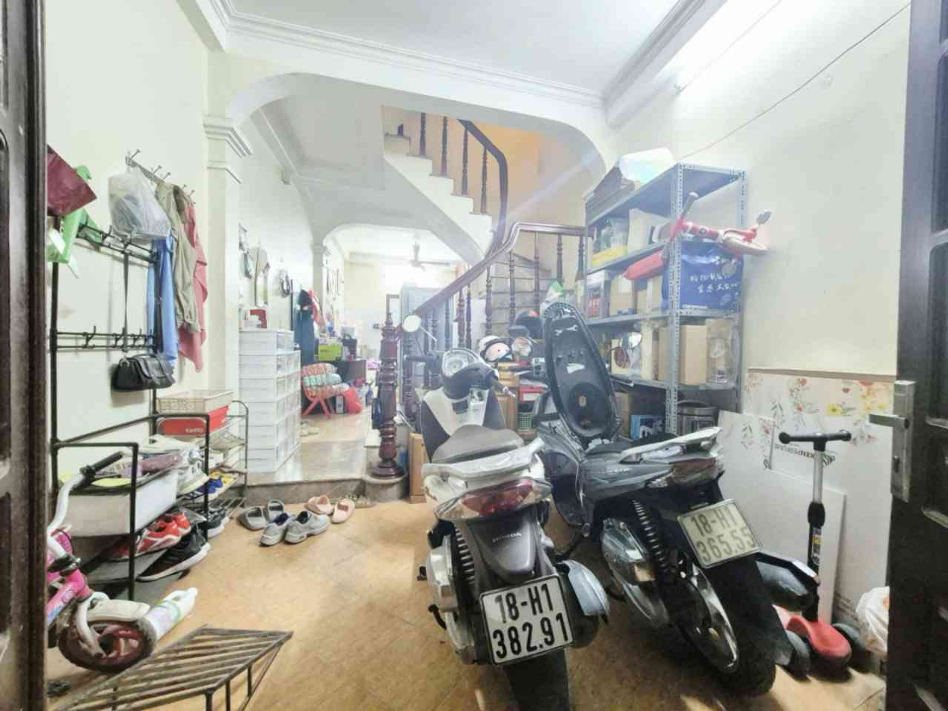 Bán nhà Định Công Thượng - diện tích 43m2 3 tầng - Hiếm - Ngõ Thông - giá 7,6 tỷ