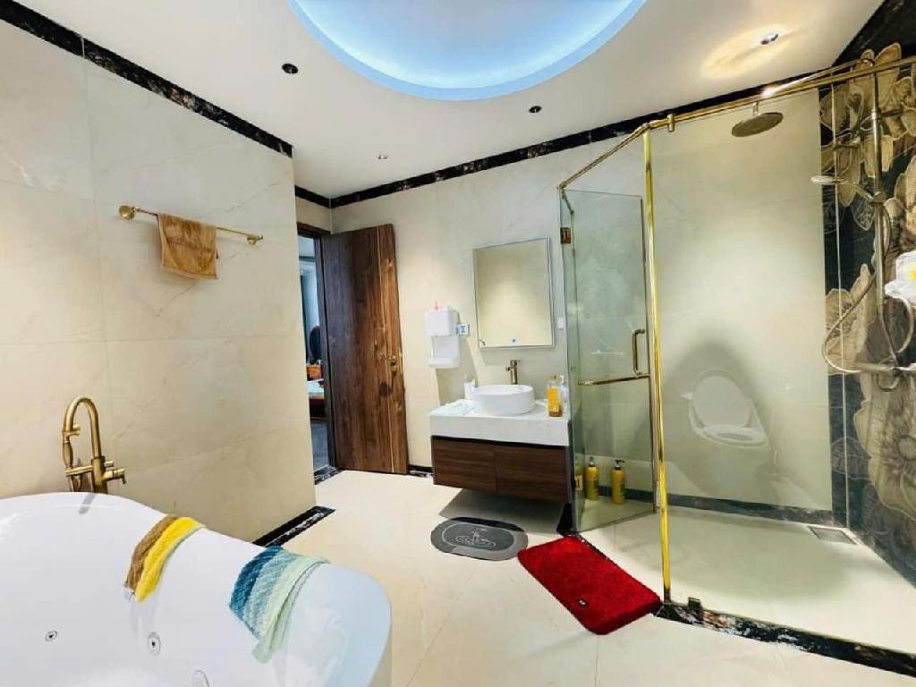 Bán nhà Phố Huế - diện tích 374m2 11 tầng - Lô góc 3 mặt thoáng - giá 700 tỷ