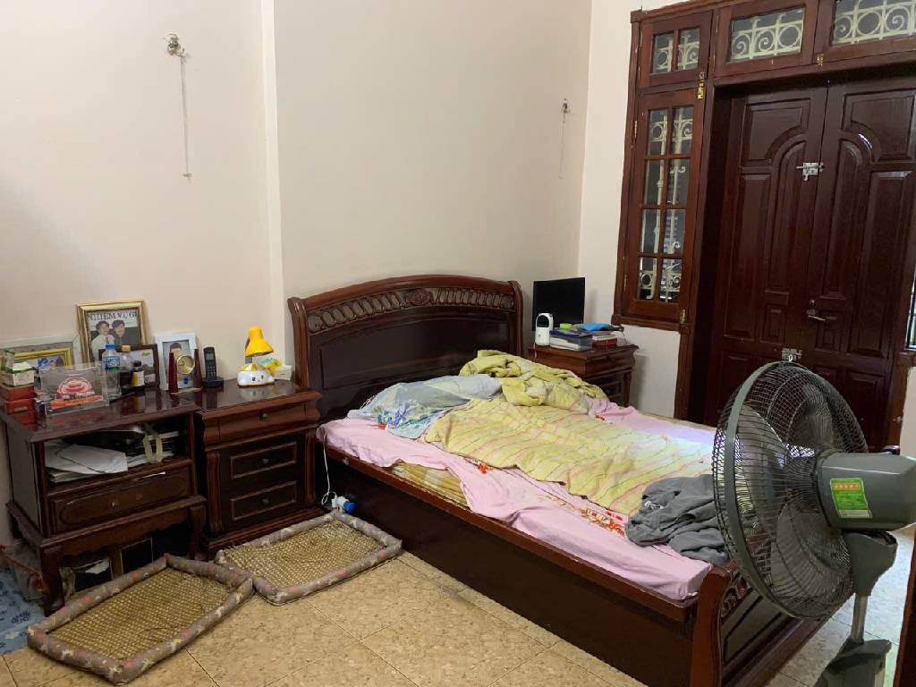 Bán nhà Huỳnh Thúc Kháng - diện tích 100m2 4 tầng - Thang máy, gara - giá 80 tỷ