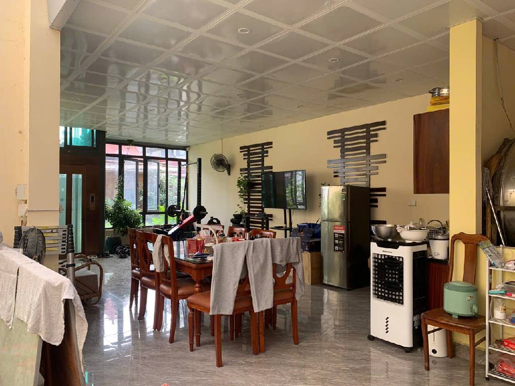 Bán nhà Huỳnh Thúc Kháng - diện tích 100m2 4 tầng - Thang máy, gara - giá 80 tỷ