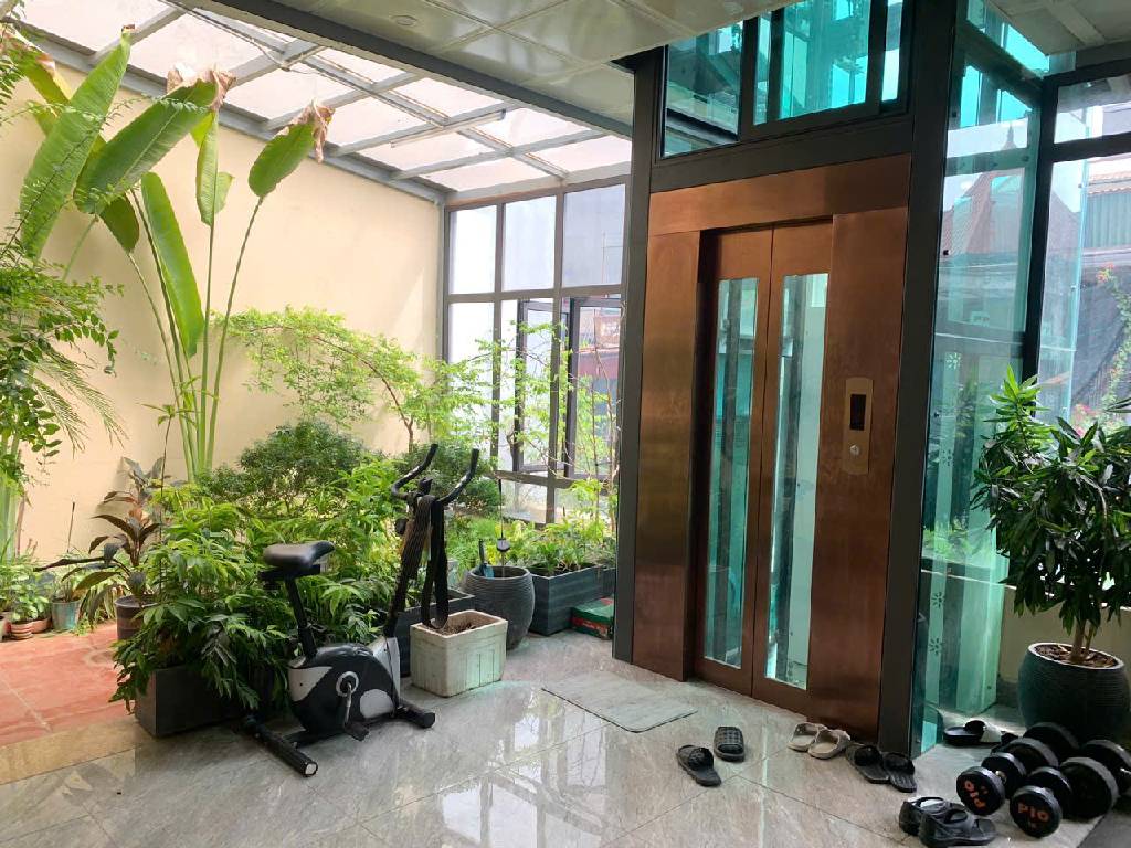 Bán nhà Huỳnh Thúc Kháng - diện tích 100m2 4 tầng - Thang máy, gara - giá 80 tỷ