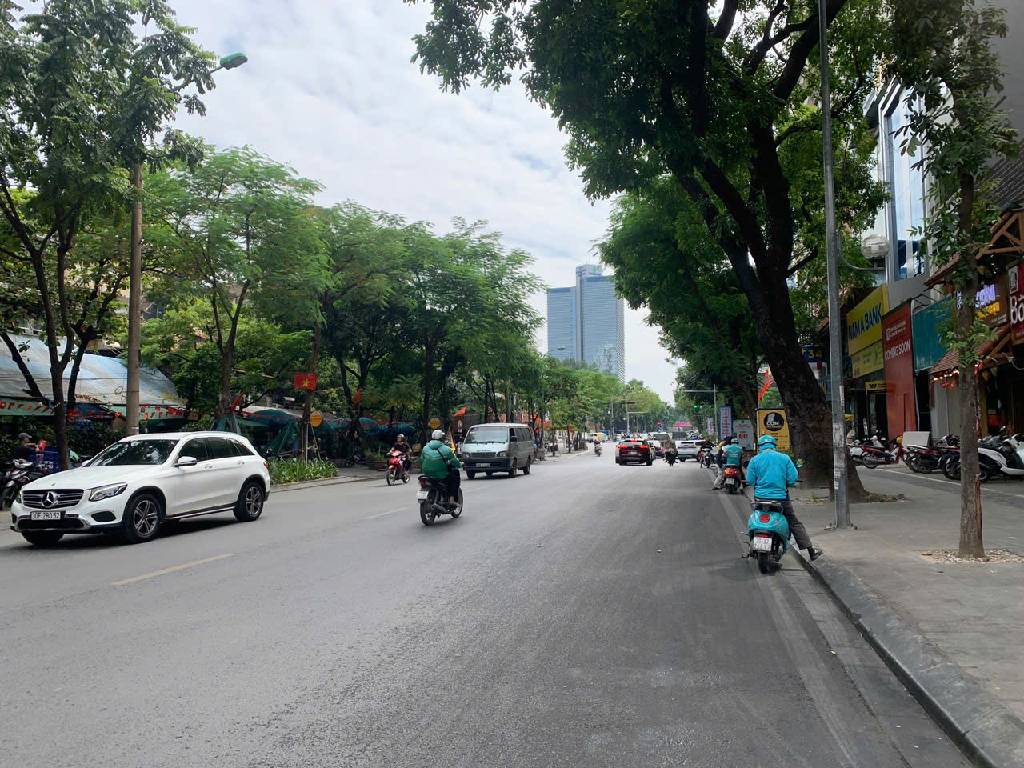 Bán nhà Huỳnh Thúc Kháng - diện tích 100m2 4 tầng - Thang máy, gara - giá 80 tỷ