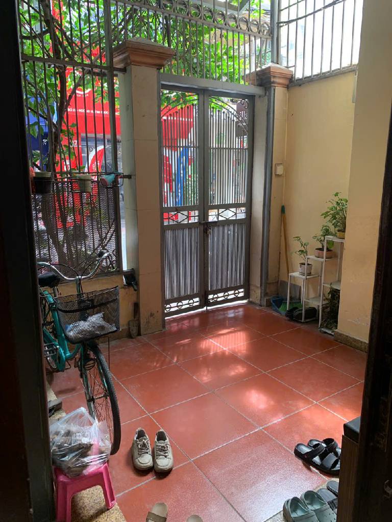 Bán nhà Huỳnh Thúc Kháng - diện tích 100m2 4 tầng - Thang máy, gara - giá 80 tỷ