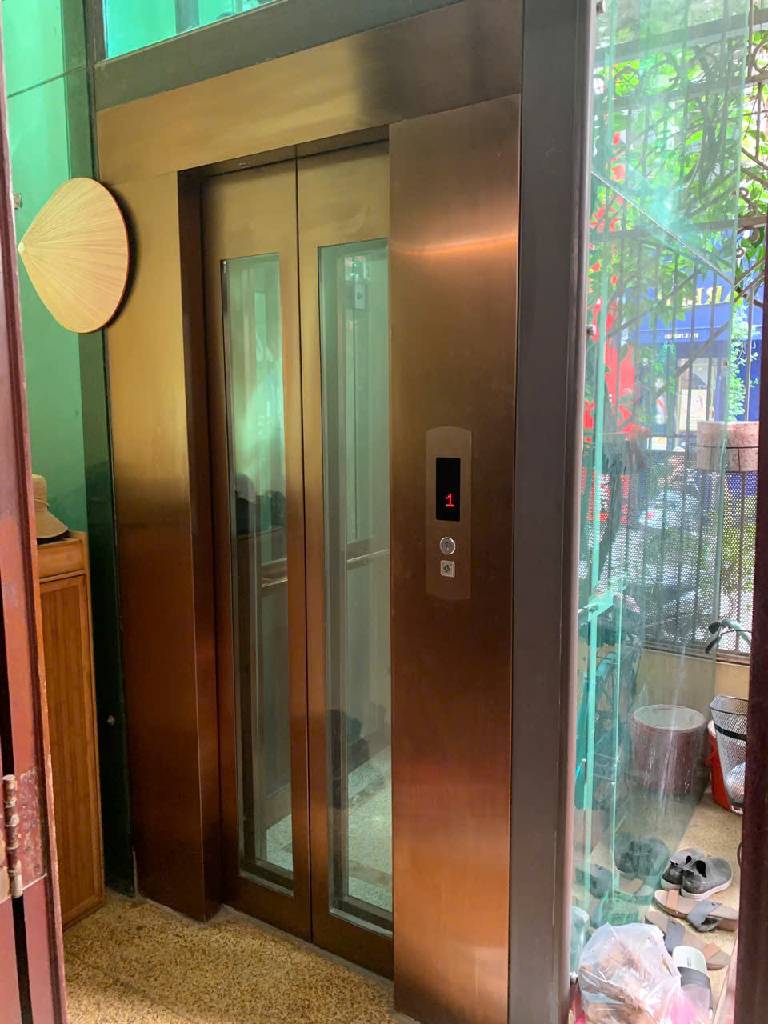 Bán nhà Huỳnh Thúc Kháng - diện tích 100m2 4 tầng - Thang máy, gara - giá 80 tỷ