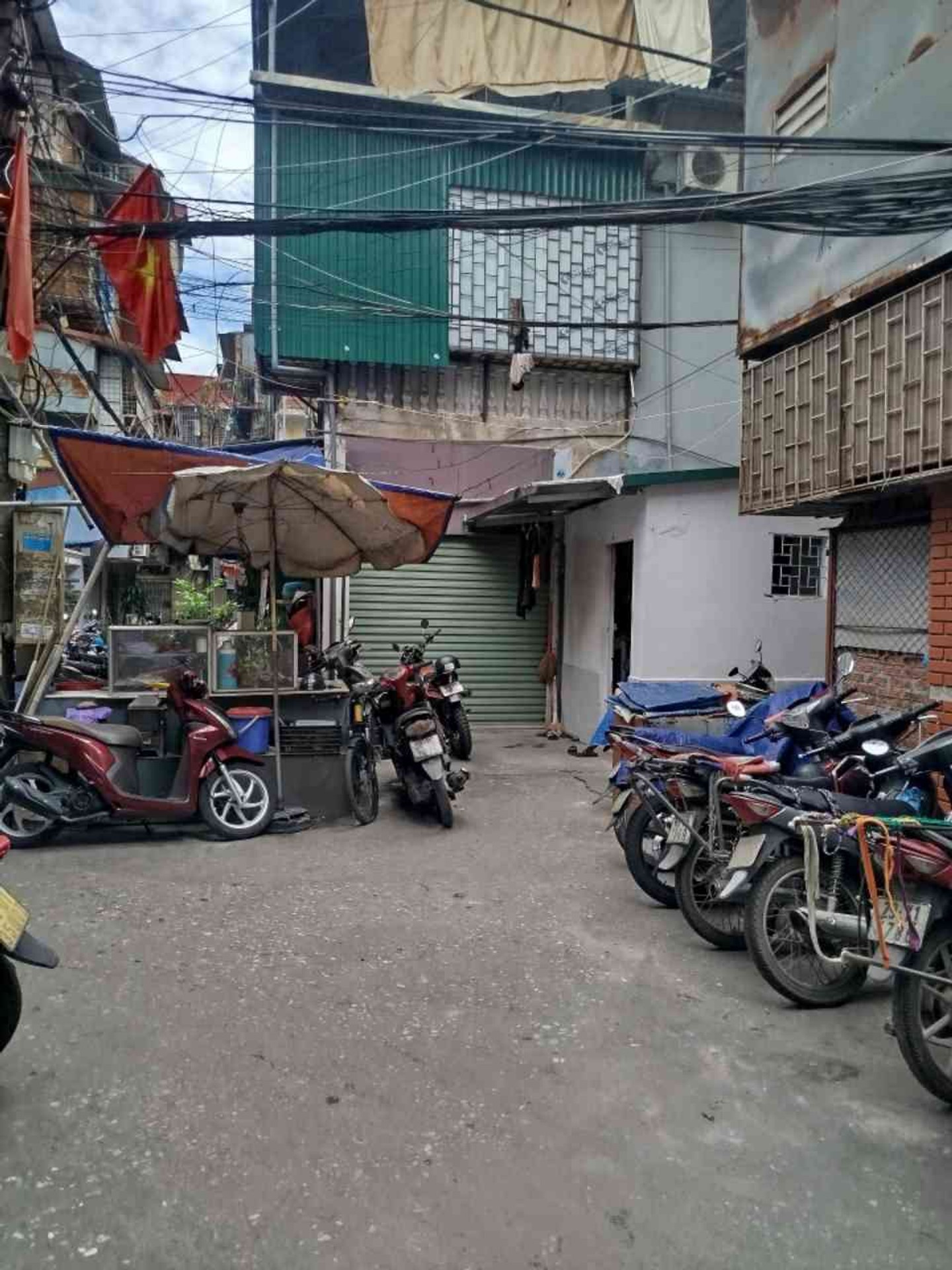 Bán nhà 28 - diện tích 80m2 2 tầng - Căn hộ Tập Thể - giá 4,6 tỷ
