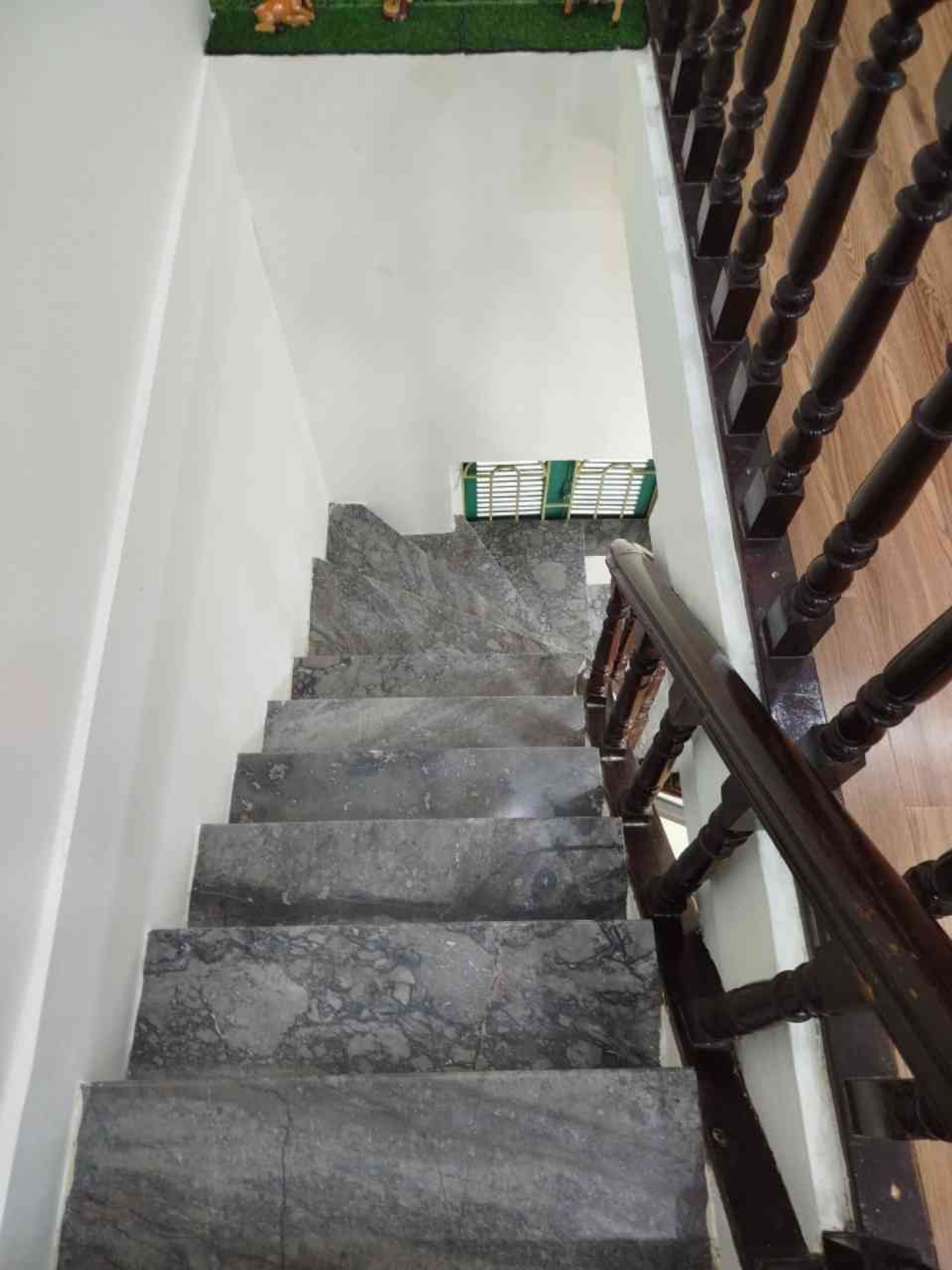 Bán nhà 28 - diện tích 80m2 2 tầng - Căn hộ Tập Thể - giá 4,6 tỷ