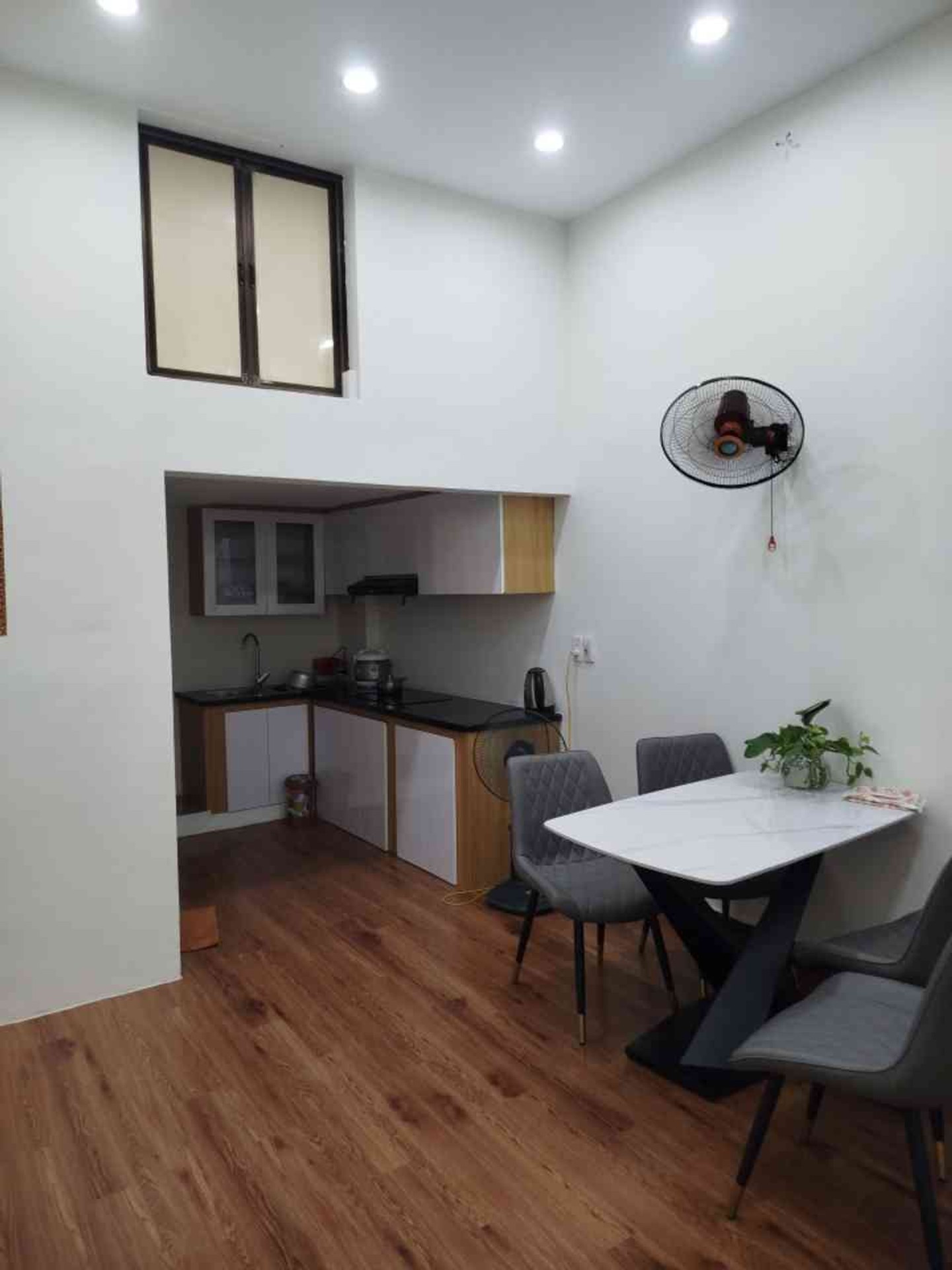 Bán nhà 28 - diện tích 80m2 2 tầng - Căn hộ Tập Thể - giá 4,6 tỷ