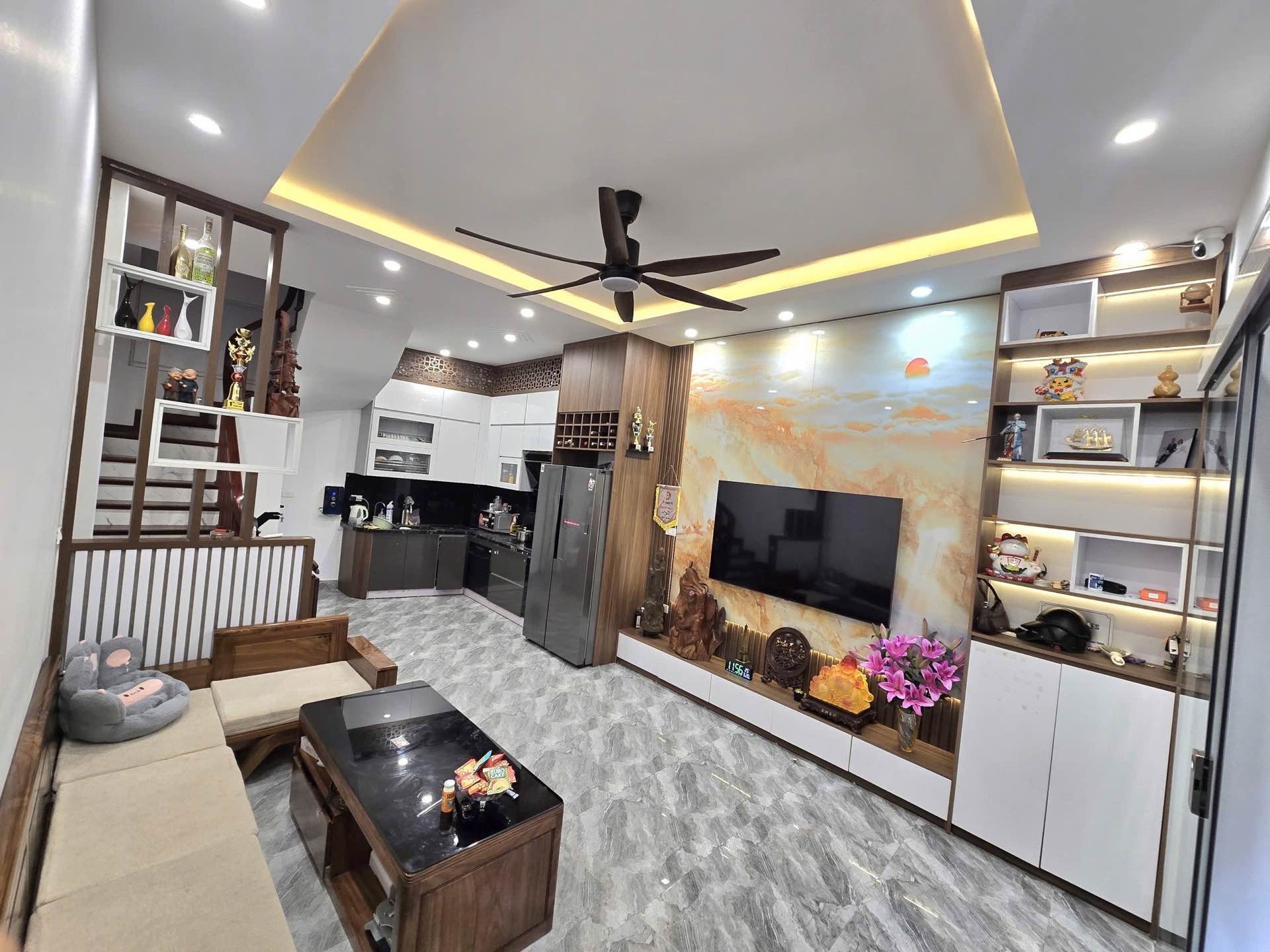 Bán nhà Hồng Mai - diện tích 32m2 5 tầng - ô tô vào ra thoải mái - giá 9,9 tỷ