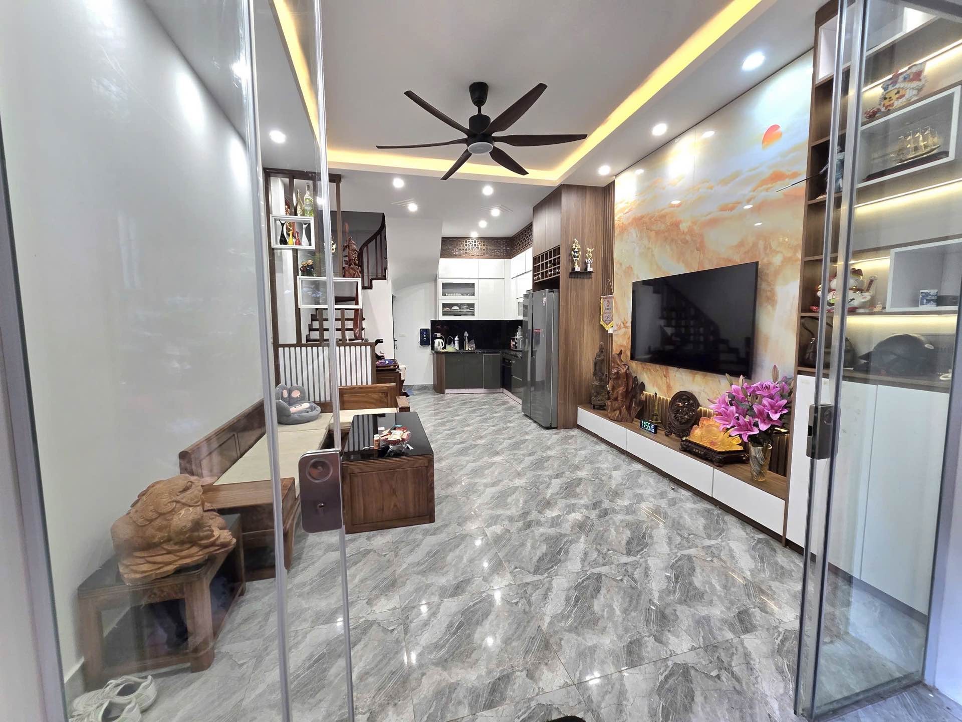 Bán nhà Hồng Mai - diện tích 32m2 5 tầng - ô tô vào ra thoải mái - giá 9,9 tỷ
