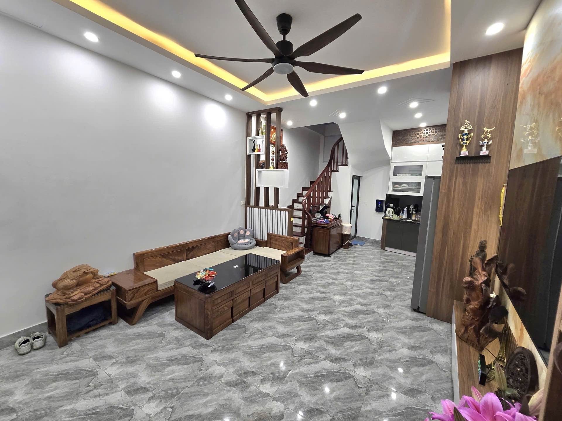 Bán nhà Hồng Mai - diện tích 32m2 5 tầng - ô tô vào ra thoải mái - giá 9,9 tỷ