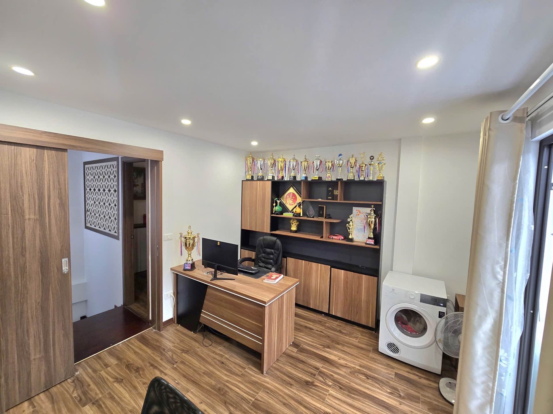 Bán nhà Hồng Mai - diện tích 32m2 5 tầng - ô tô vào ra thoải mái - giá 9,9 tỷ