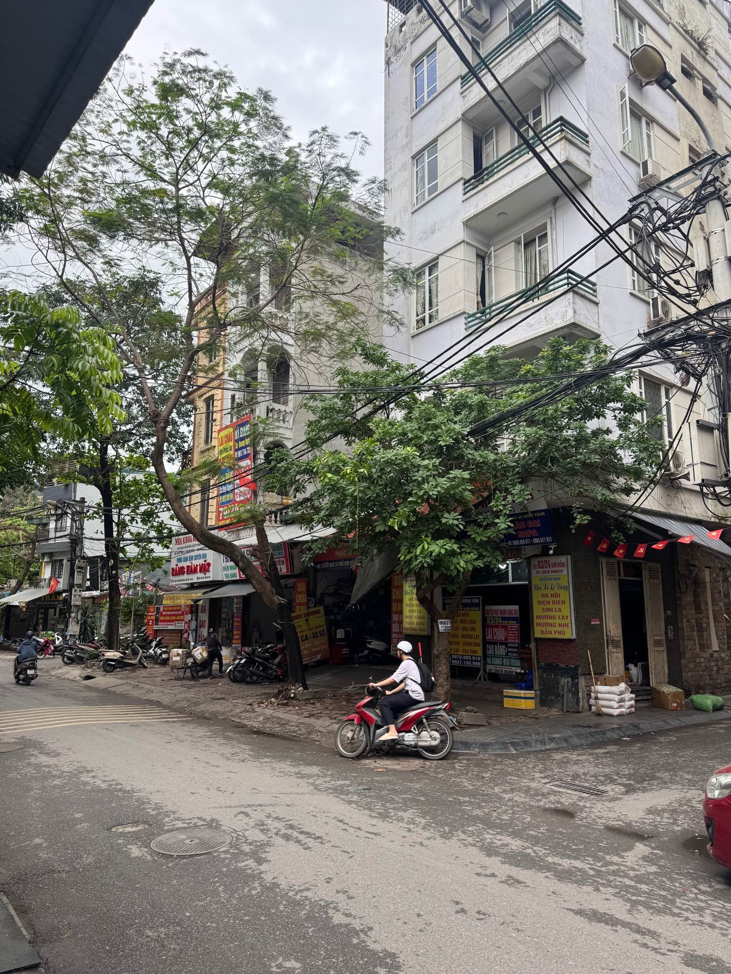 Bán nhà Kim Đồng - diện tích 53m2 6 tầng - Lô góc, ô tô tránh - giá 27 tỷ