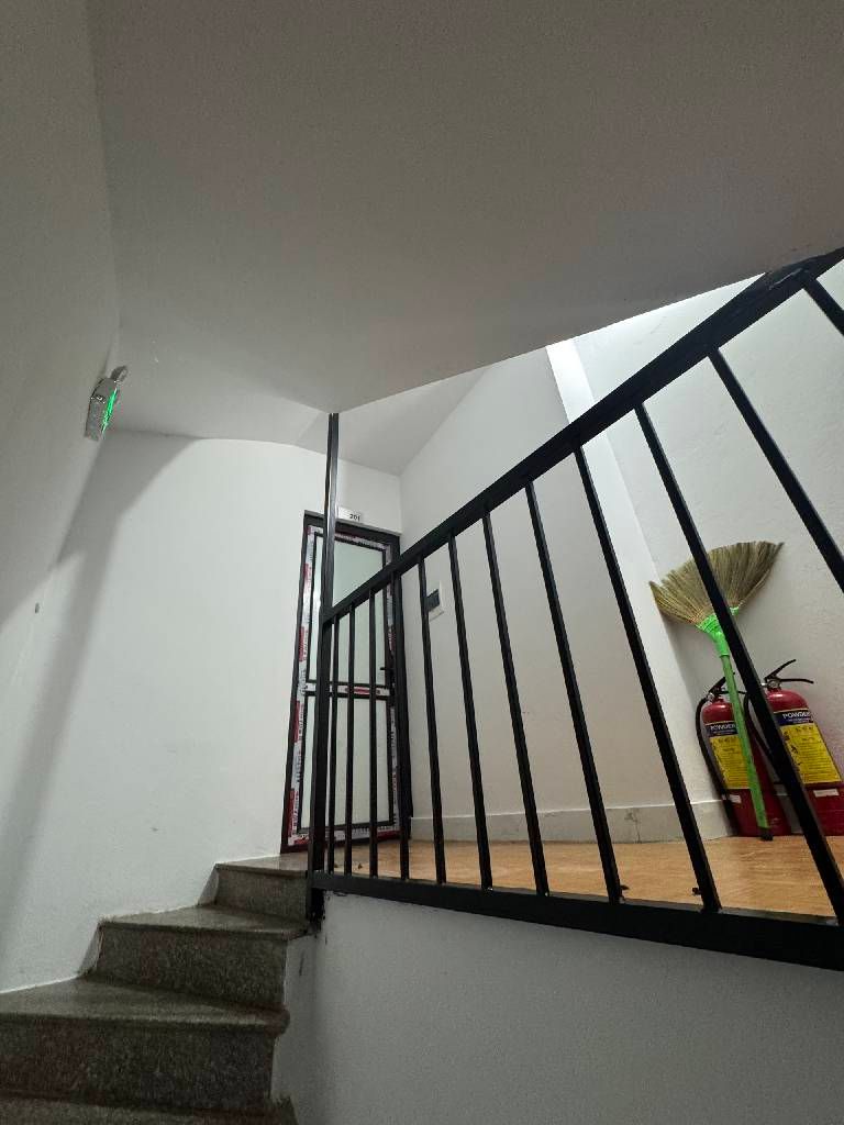 Bán nhà Vĩnh Hưng - diện tích 38m2 5 tầng - ngõ ba gác - giá 8,6 tỷ