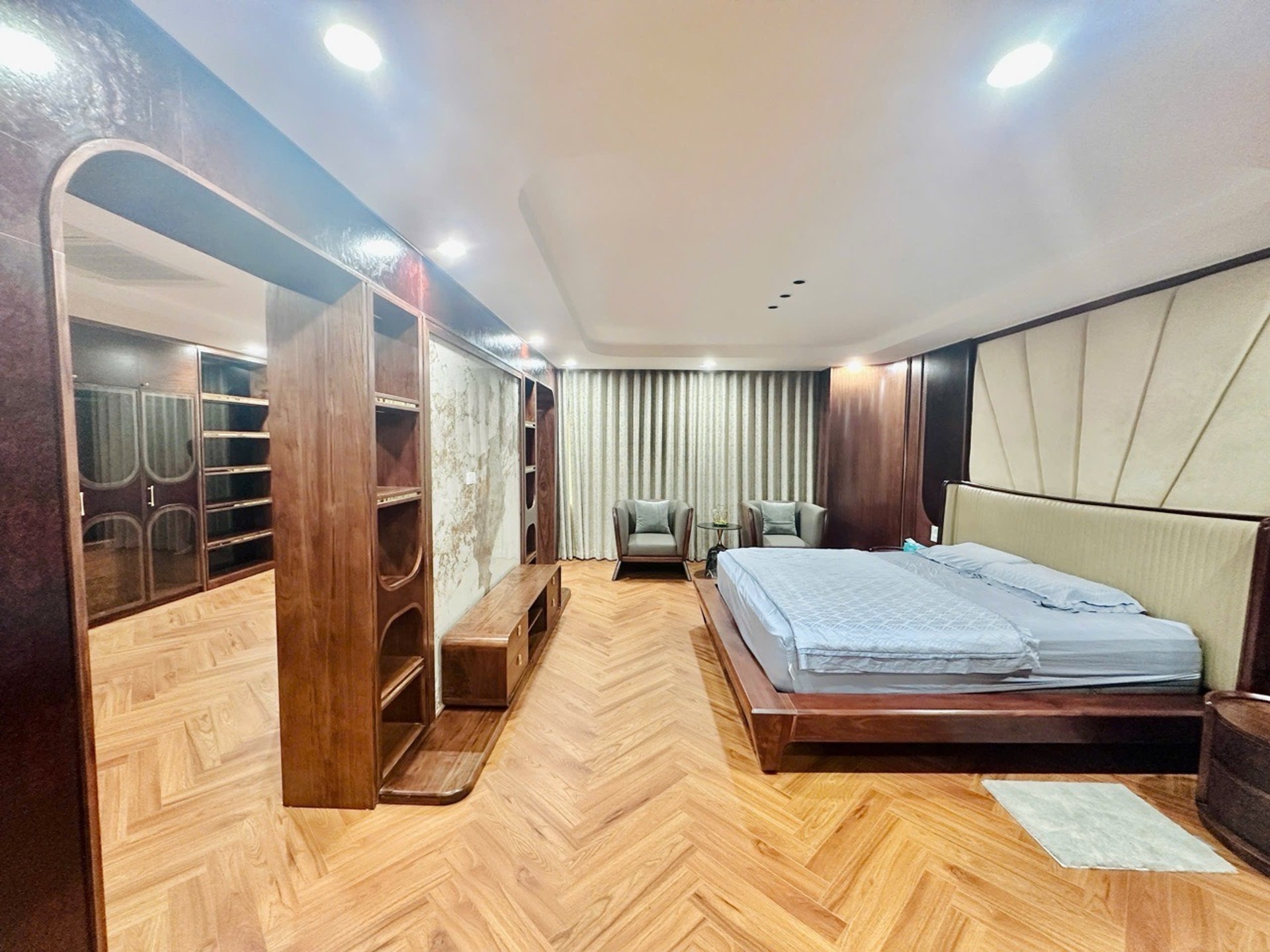 Bán nhà Kim Giang - diện tích 116m2 7 tầng - Ô tô tải đỗ cửa - giá 39 tỷ
