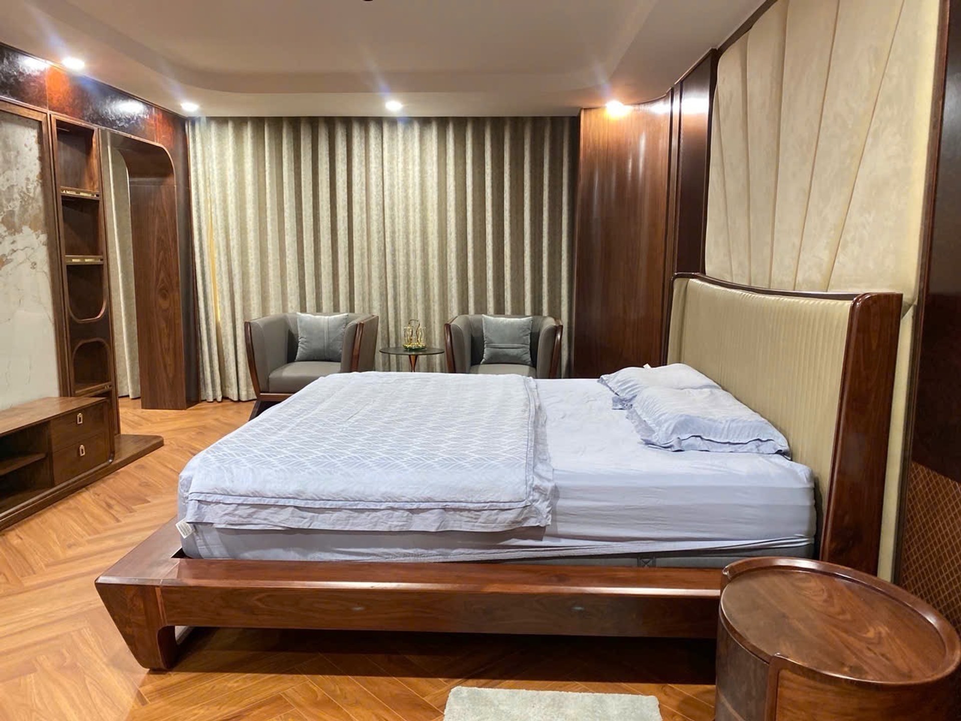 Bán nhà Kim Giang - diện tích 116m2 7 tầng - Ô tô tải đỗ cửa - giá 39 tỷ