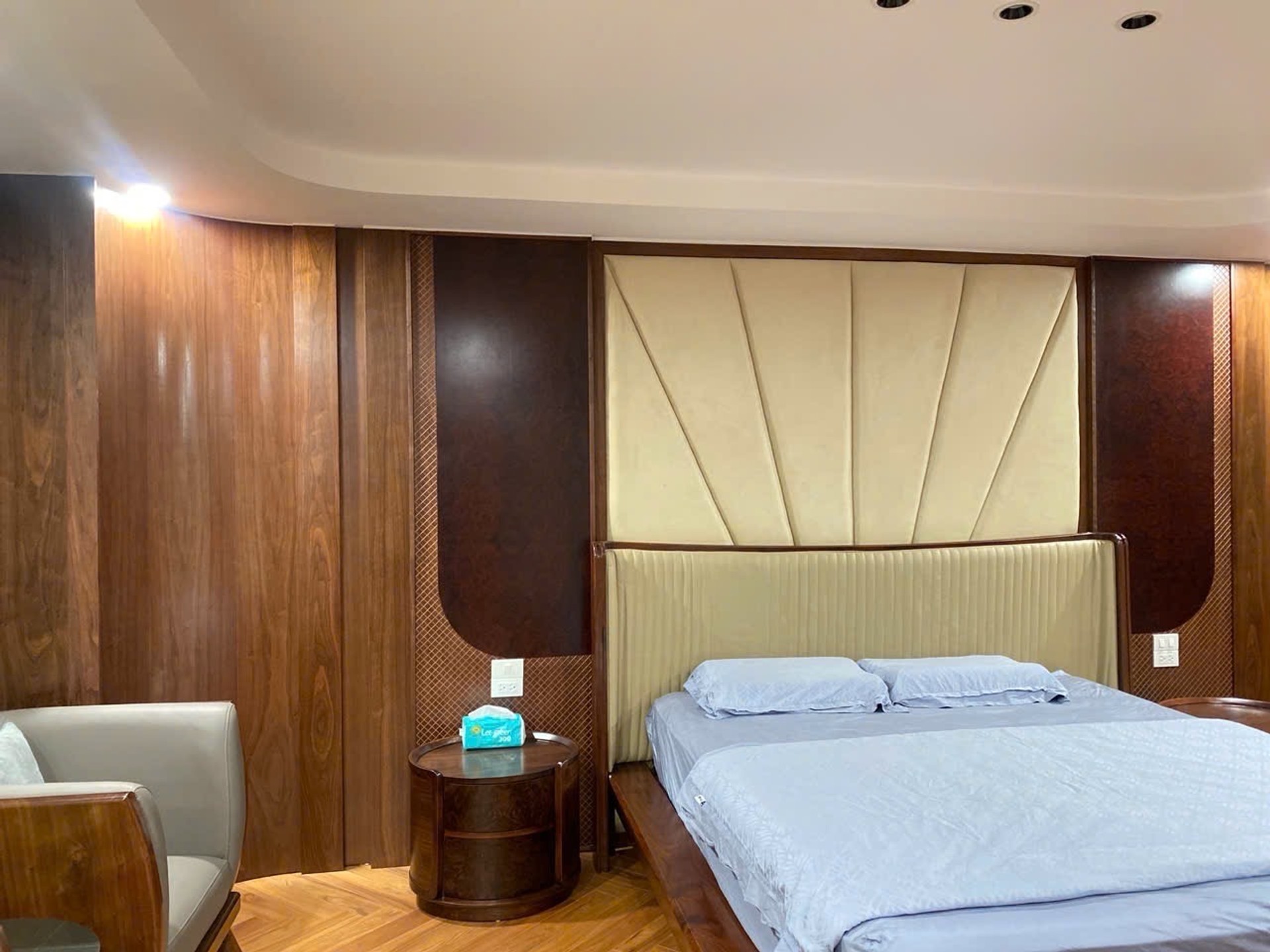 Bán nhà Kim Giang - diện tích 116m2 7 tầng - Ô tô tải đỗ cửa - giá 39 tỷ
