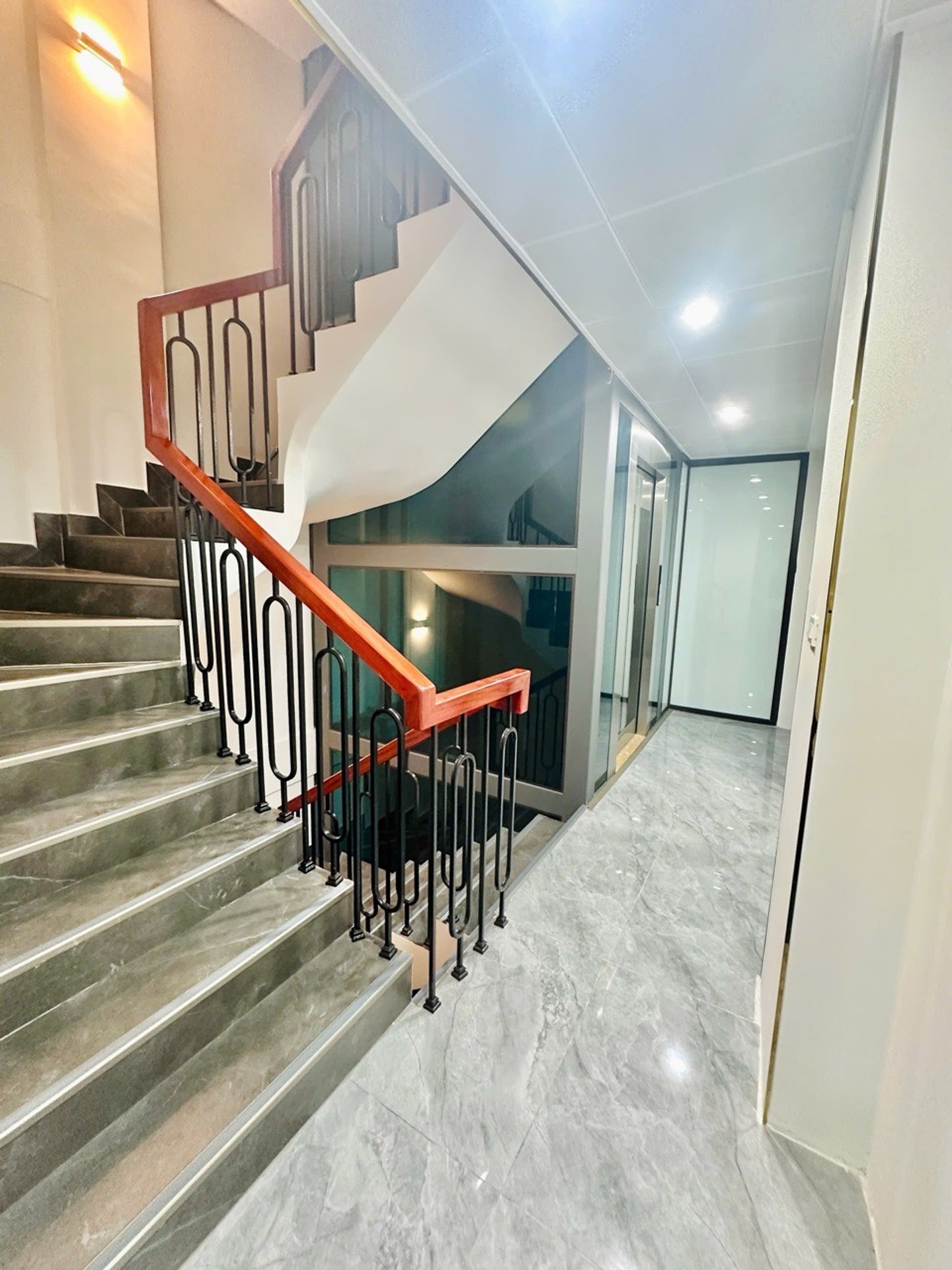 Bán nhà Kim Giang - diện tích 116m2 7 tầng - Ô tô tải đỗ cửa - giá 39 tỷ