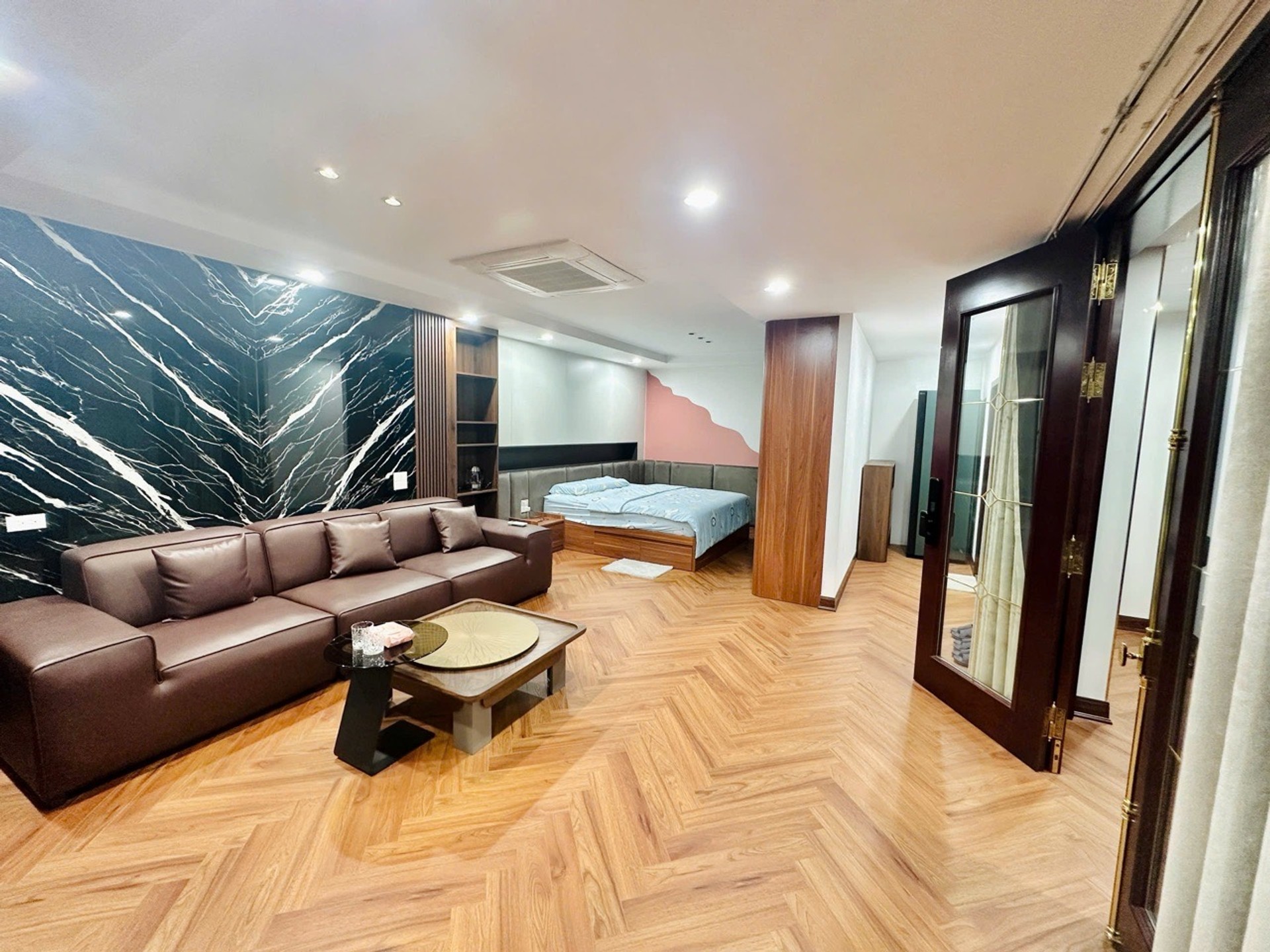 Bán nhà Kim Giang - diện tích 116m2 7 tầng - Ô tô tải đỗ cửa - giá 39 tỷ