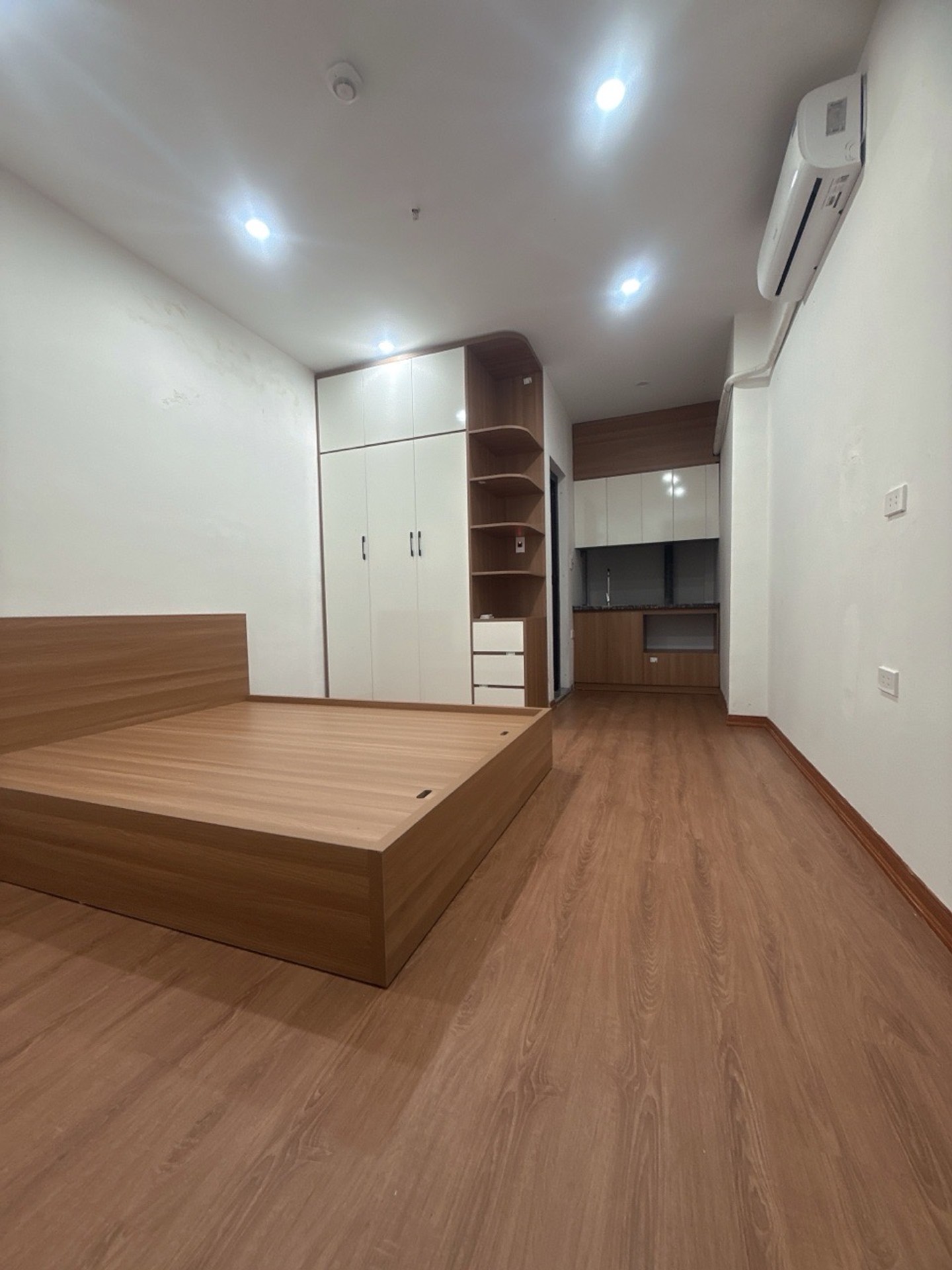 Bán nhà Trương Định - diện tích 49m2 5 tầng - Ô tô - giá 12,4 tỷ