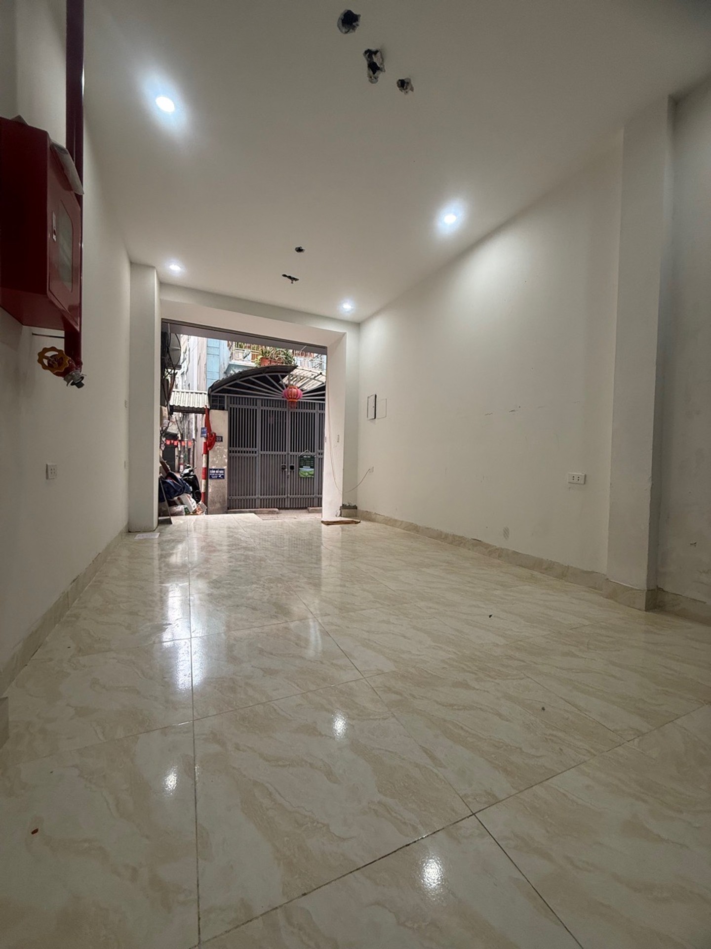 Bán nhà Trương Định - diện tích 49m2 5 tầng - Ô tô - giá 12,4 tỷ