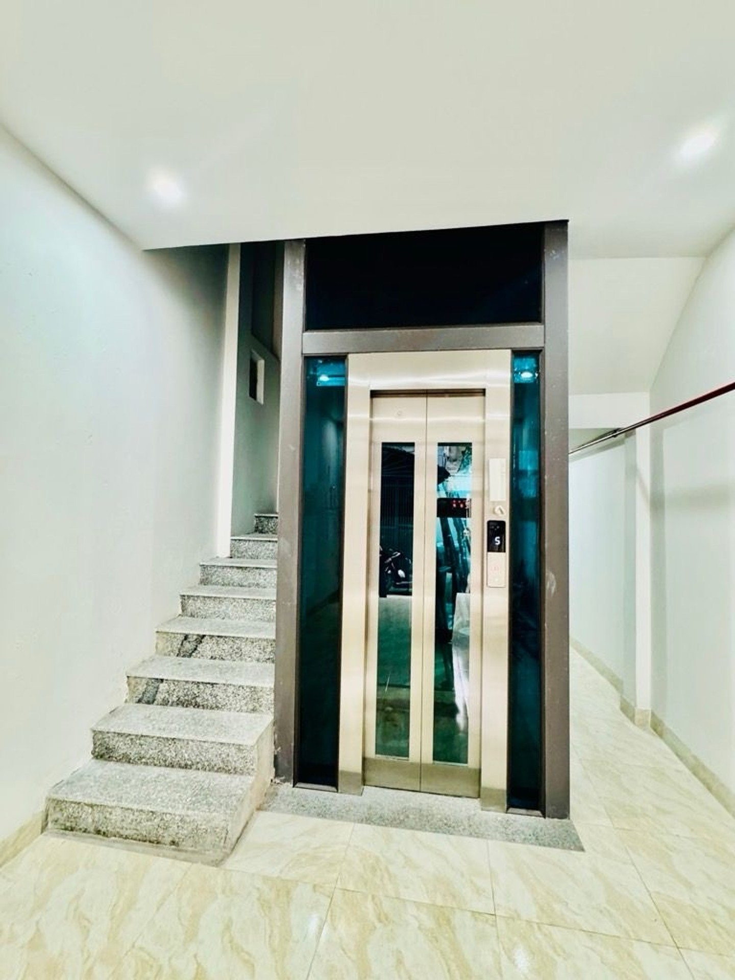 Bán nhà Trương Định - diện tích 49m2 5 tầng - Ô tô - giá 12,4 tỷ
