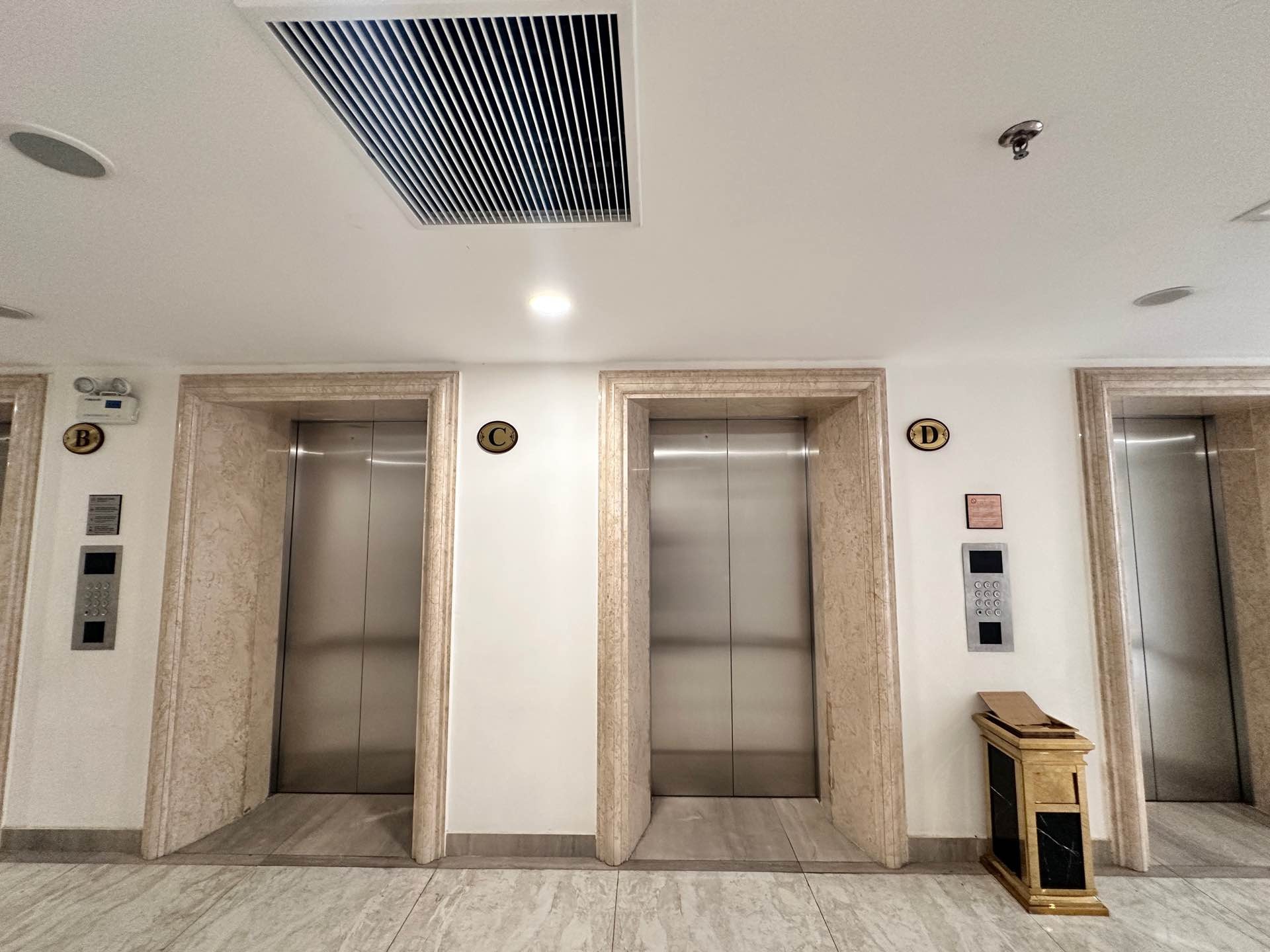 Bán nhà Dương Văn Bé - diện tích 107m2 17 tầng - Chung cư cao cấp - giá 9,4 tỷ