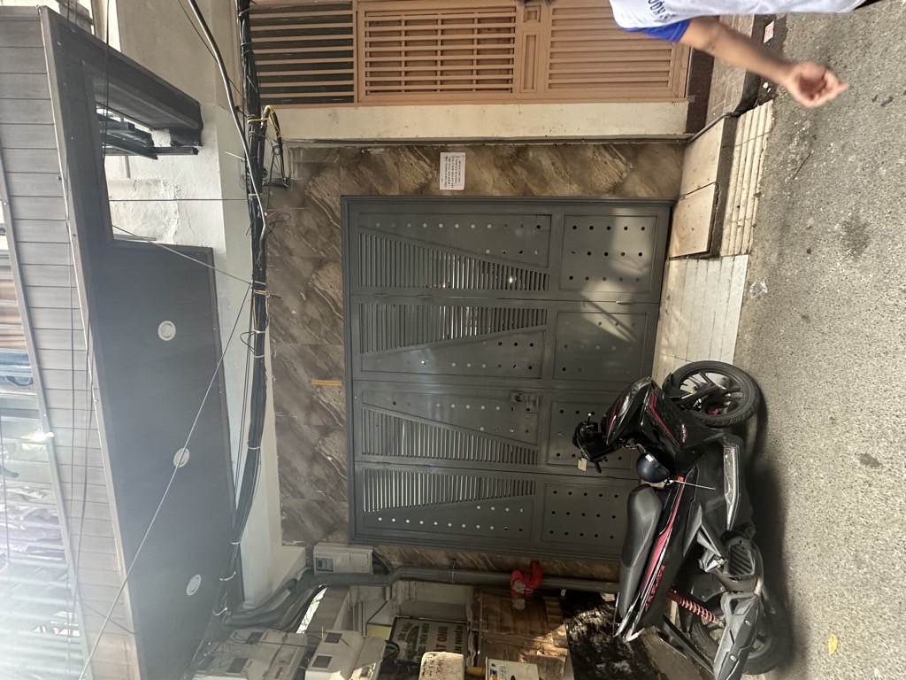 Bán nhà Khương Trung - diện tích 143m2 7 tầng - Ô tô 7 chỗ ngủ trong nhà - giá 42 tỷ