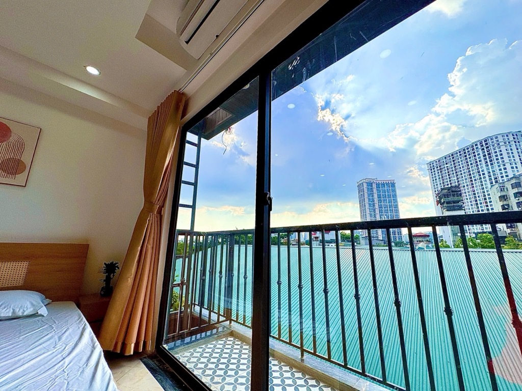 Bán nhà Khương Trung - diện tích 143m2 7 tầng - Ô tô 7 chỗ ngủ trong nhà - giá 42 tỷ