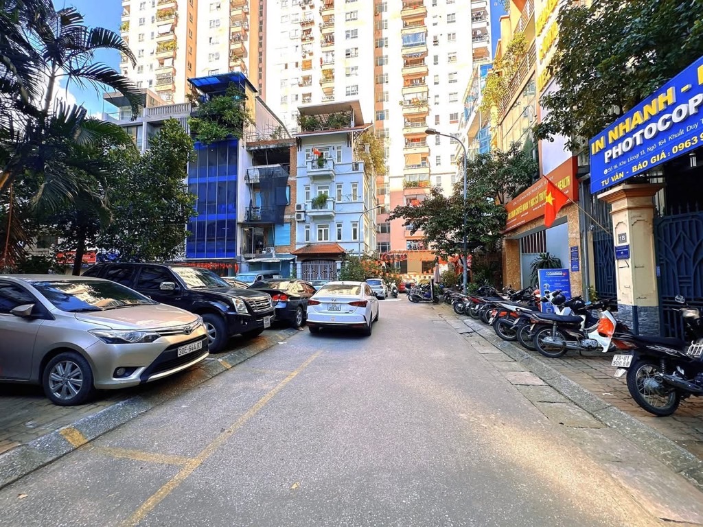 Bán nhà Khuất Duy Tiến - diện tích 148m2 5 tầng - Ô TÔ TRÁNH - giá 52,5 tỷ