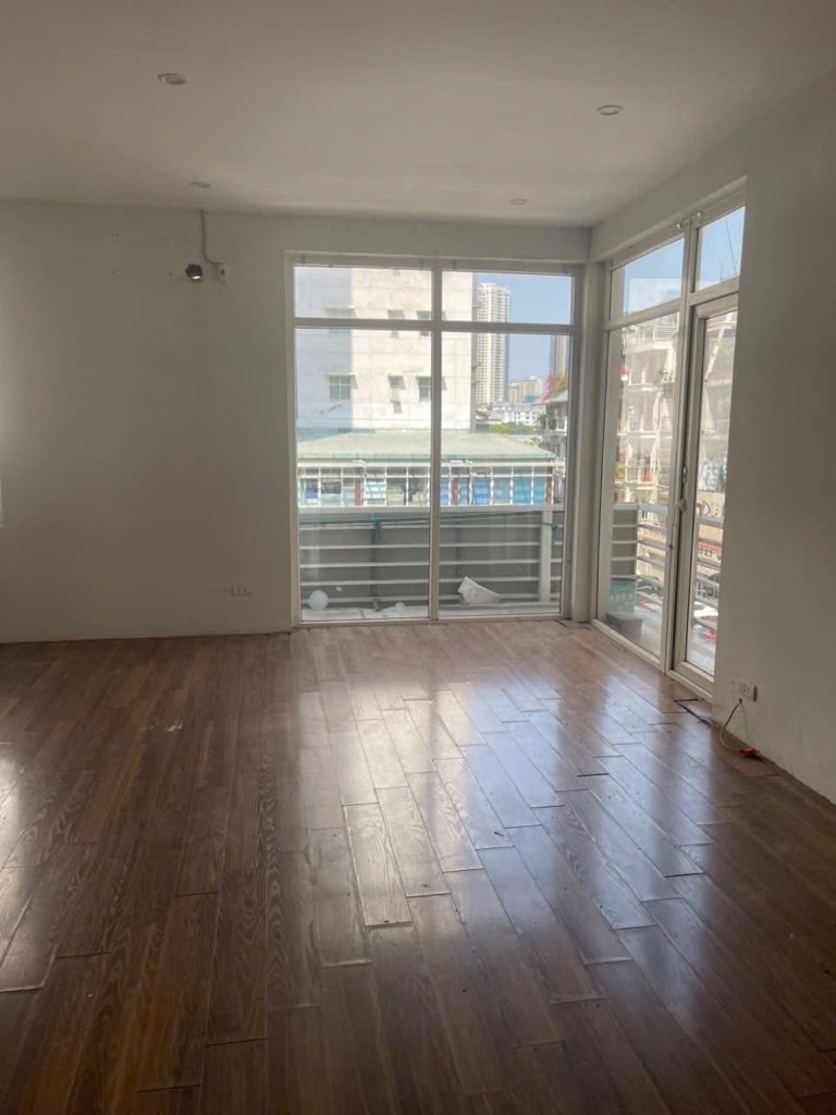 Bán nhà Khuất Duy Tiến - diện tích 148m2 5 tầng - Ô TÔ TRÁNH - giá 52,5 tỷ