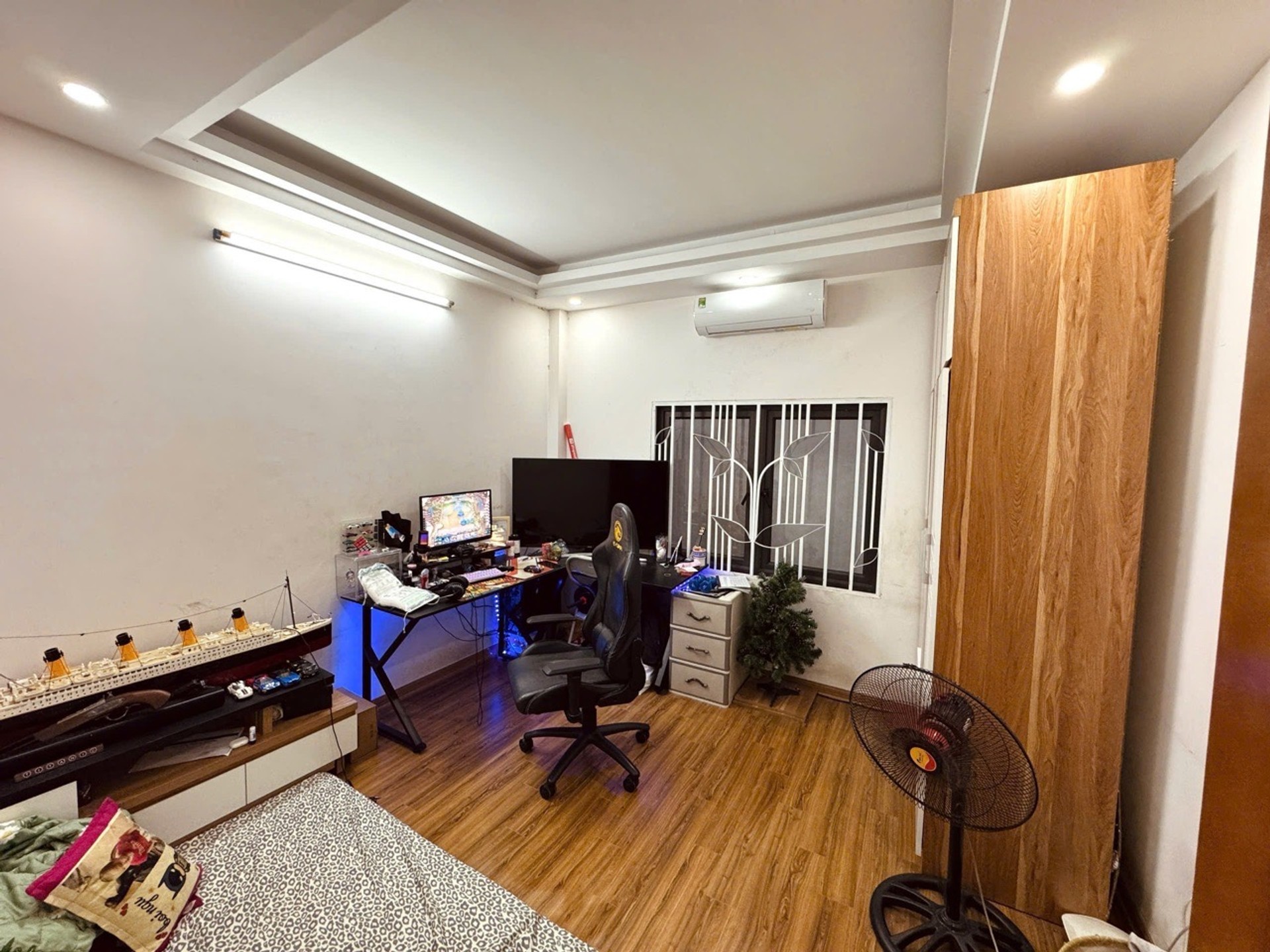 Bán nhà Hoàng Mai - diện tích 48m2 5 tầng - gần ô tô - giá 10,8 tỷ