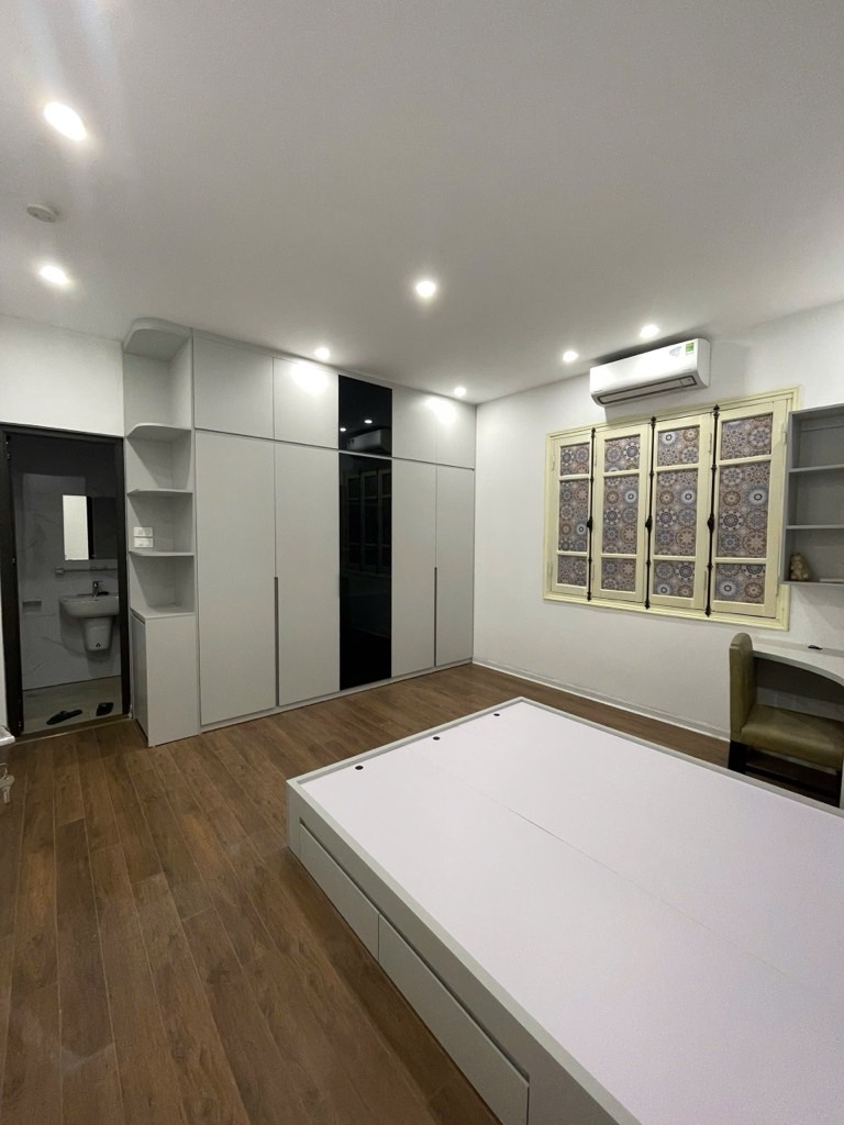 Bán nhà Minh Khai - diện tích 101m2 4 tầng - Lô góc 2 mặt ngõ - giá 24,5 tỷ