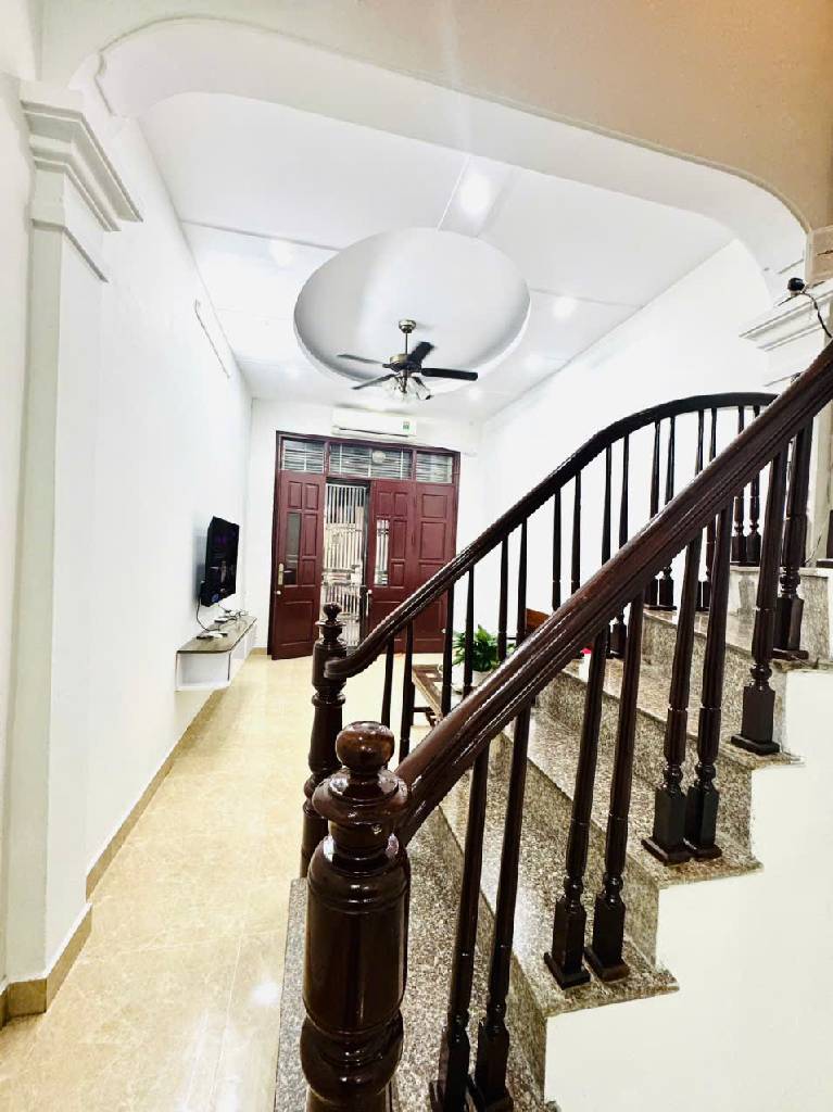 Bán nhà Trương Định - diện tích 34m2 5 tầng - Nhà đẹp thoáng - giá 9,6 tỷ