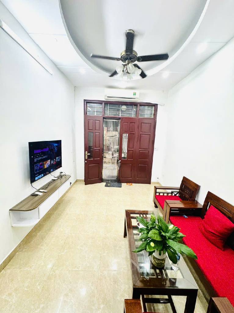 Bán nhà Trương Định - diện tích 34m2 5 tầng - Nhà đẹp thoáng - giá 9,6 tỷ
