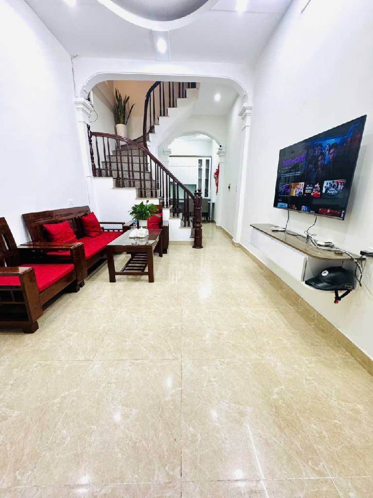 Bán nhà Trương Định - diện tích 34m2 5 tầng - Nhà đẹp thoáng - giá 9,6 tỷ