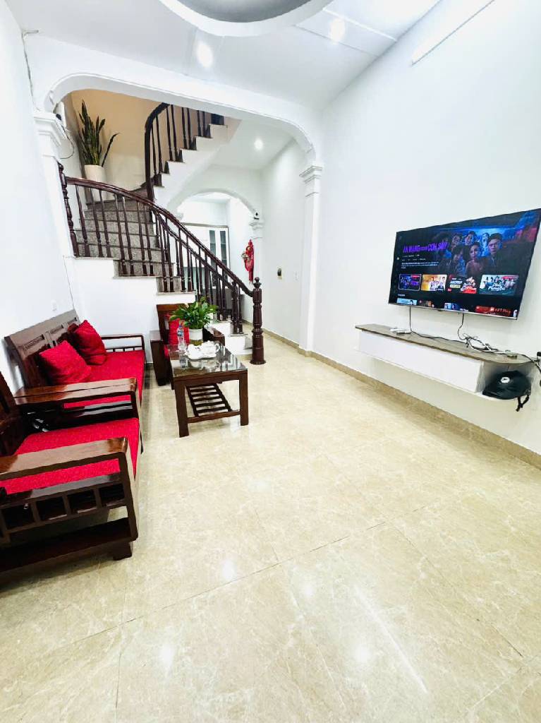 Bán nhà Trương Định - diện tích 34m2 5 tầng - Nhà đẹp thoáng - giá 9,6 tỷ