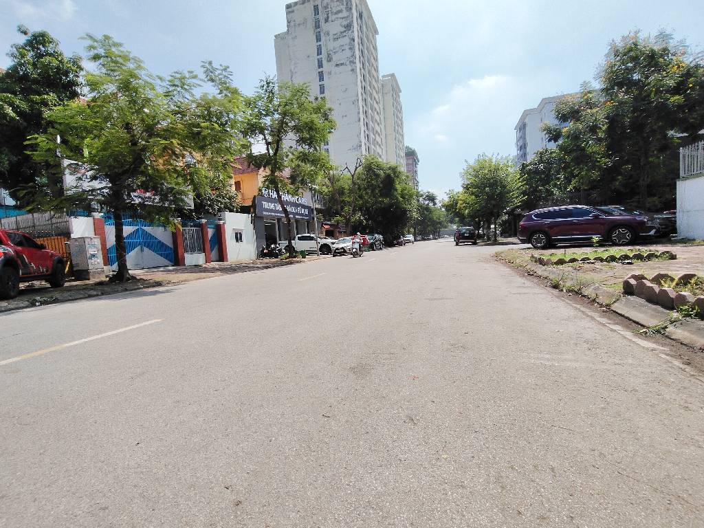 Bán nhà Trần Thủ Độ - diện tích 351m2 4 tầng - Biệt thự đơn lập đẹp nhất khu vực - giá 88 tỷ