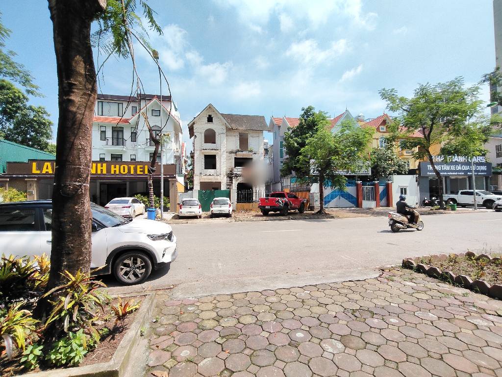 Bán nhà Trần Thủ Độ - diện tích 351m2 4 tầng - Biệt thự đơn lập đẹp nhất khu vực - giá 88 tỷ