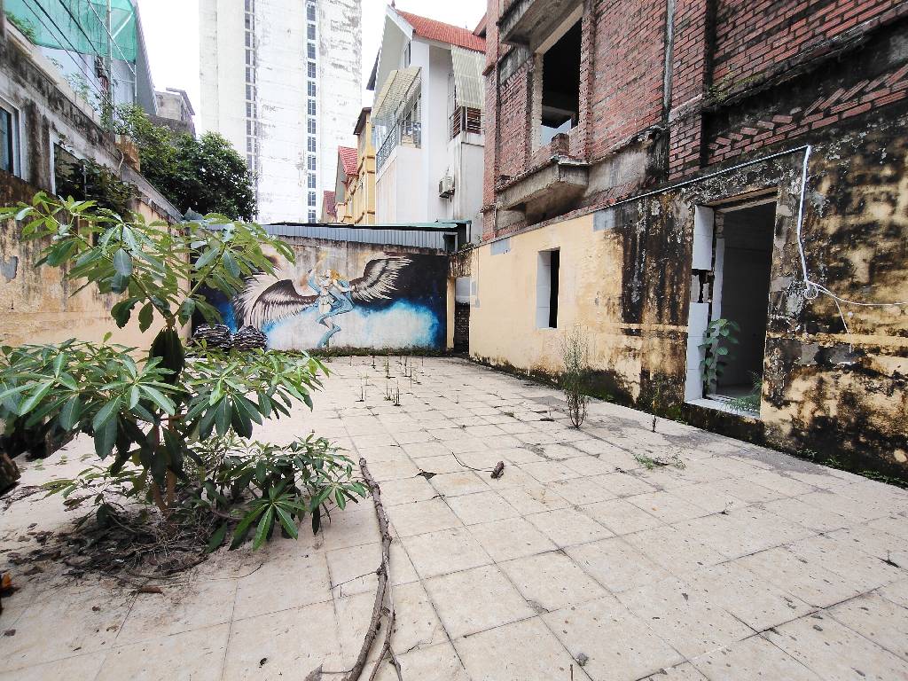 Bán nhà Trần Thủ Độ - diện tích 351m2 4 tầng - Biệt thự đơn lập đẹp nhất khu vực - giá 88 tỷ